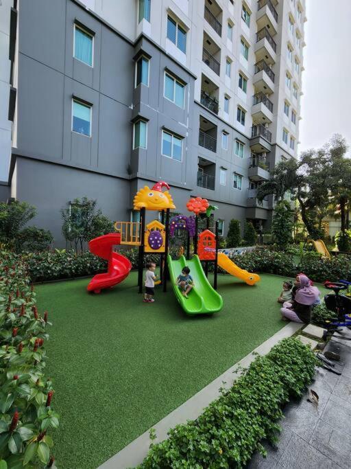 Scandi Style Flat In Jakarta, Gym & Pool Apartment *