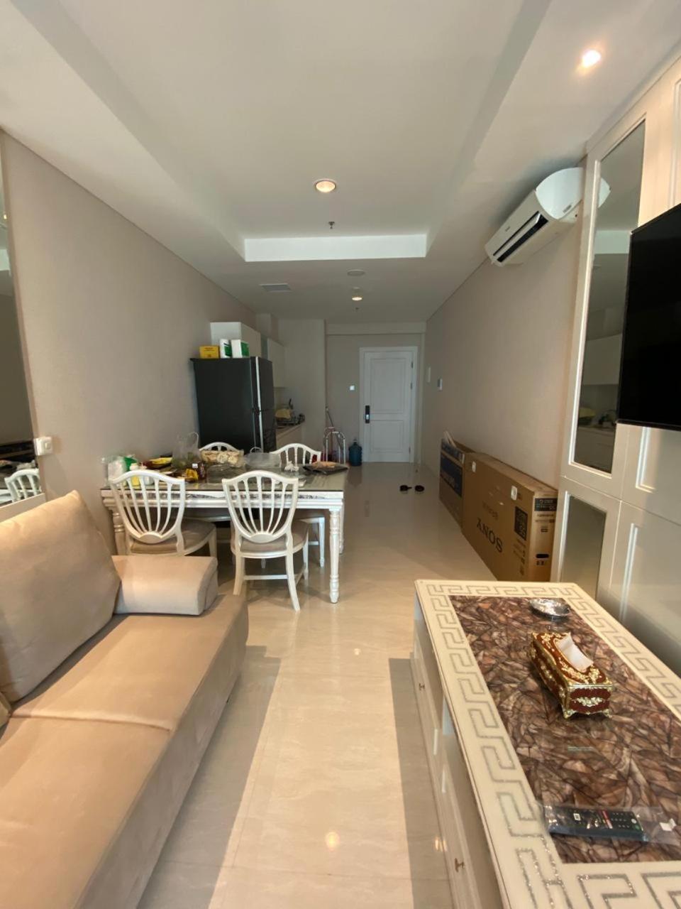 2 Bedroom Grand Madison Near Park Apartment *