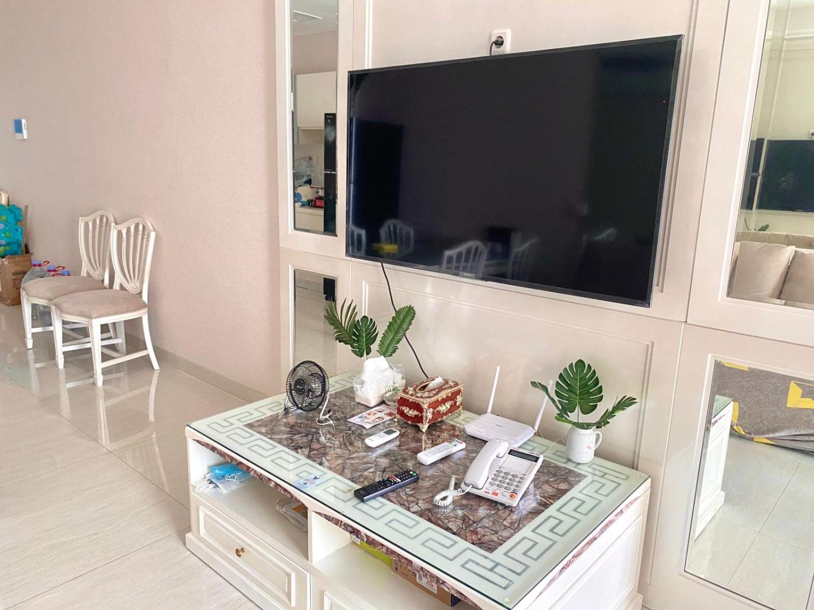 2 Bedroom Grand Madison Near Park Apartment *