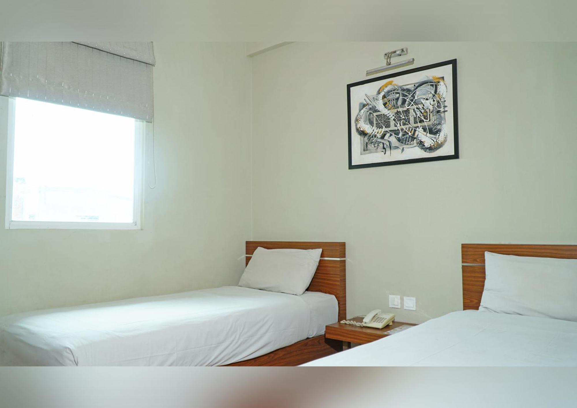 World - Bandengan Hotel