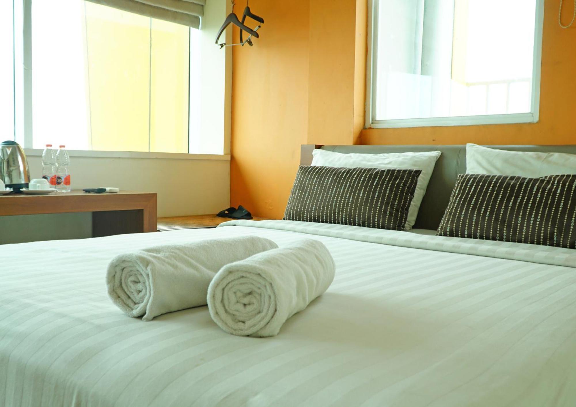 World - Bandengan 2* Jakarta