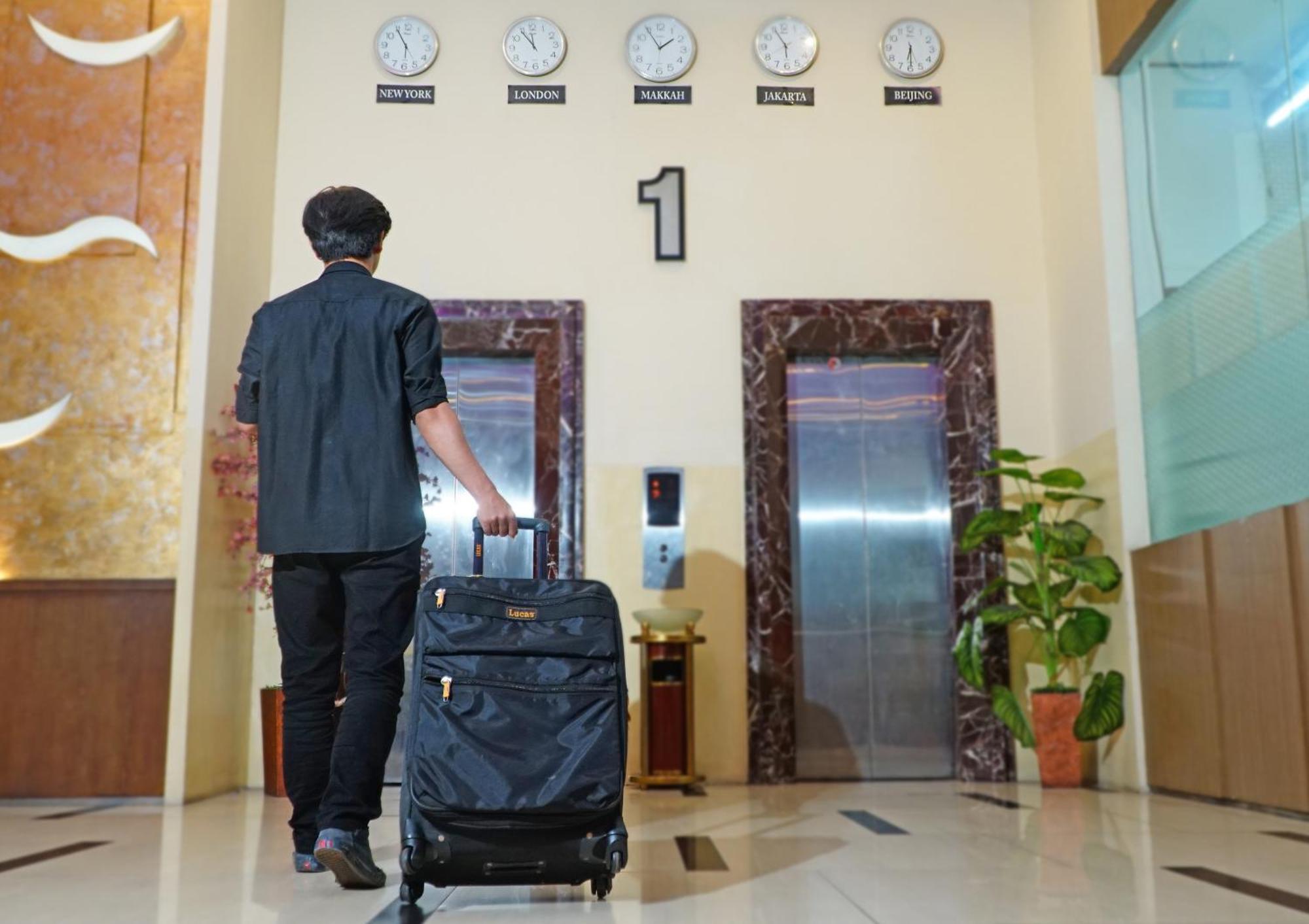 World - Bandengan Hotel 2*