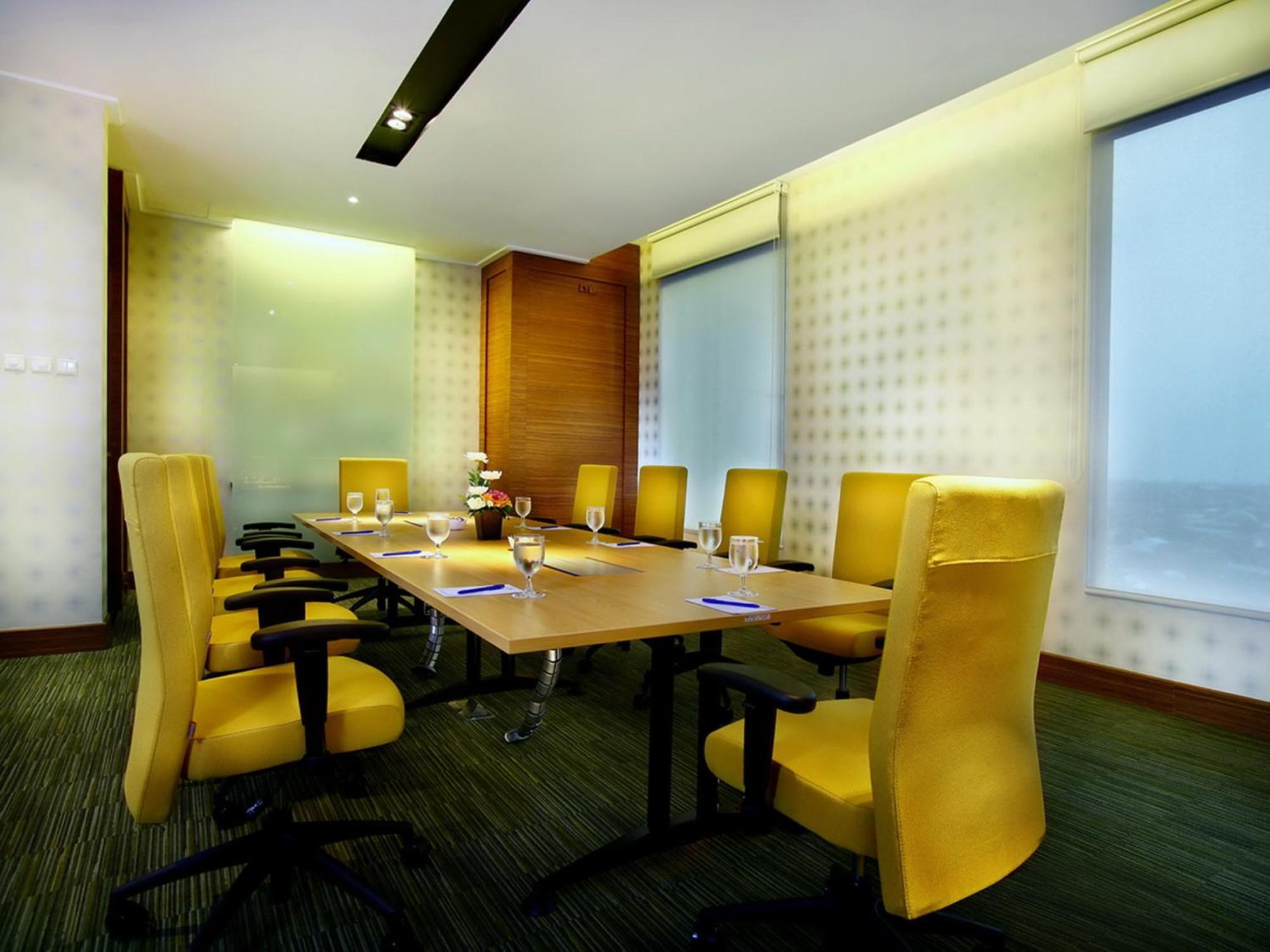 Hotel Menara Peninsula Jakarta