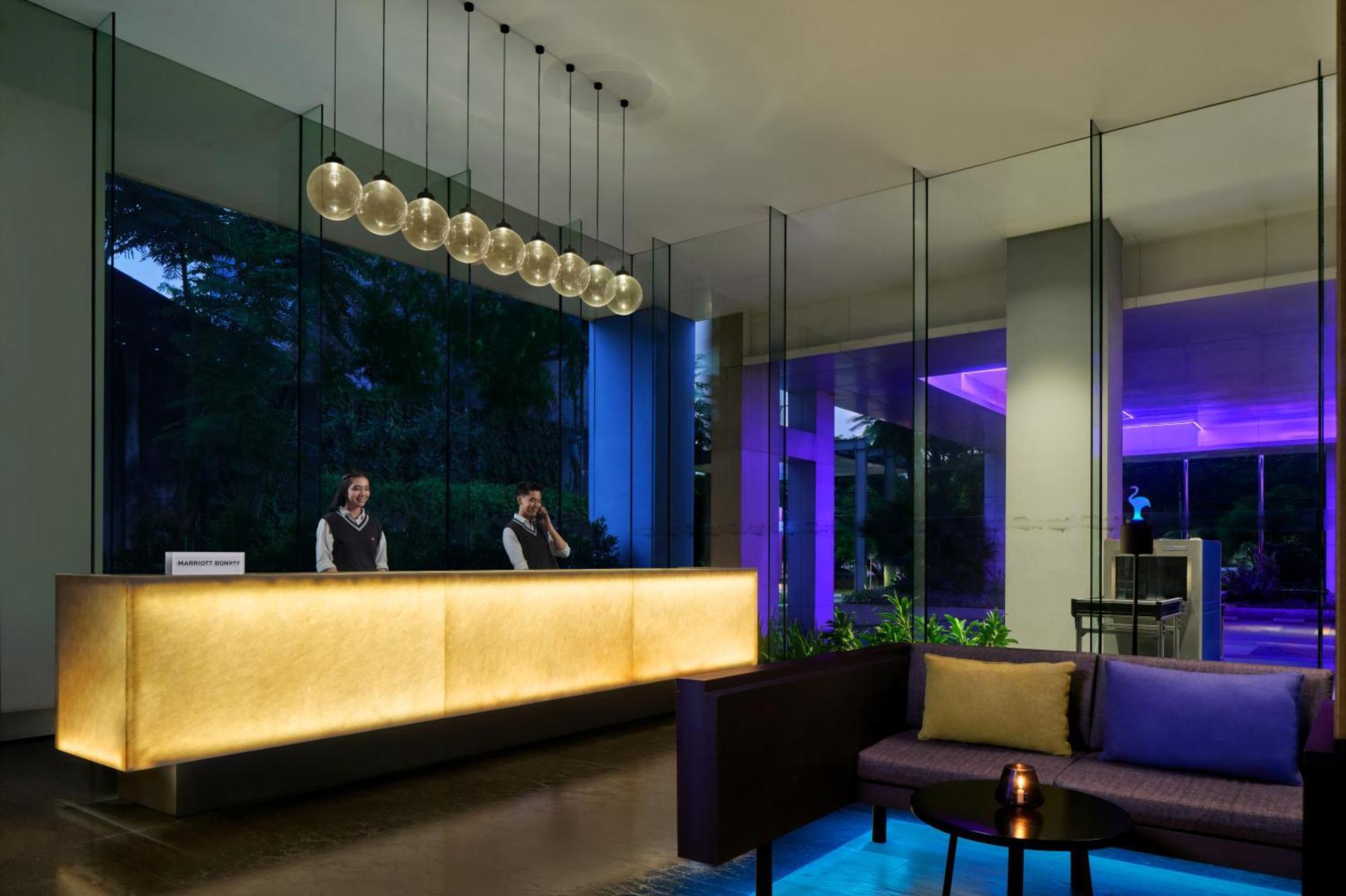 Aloft South Hotel 4*
