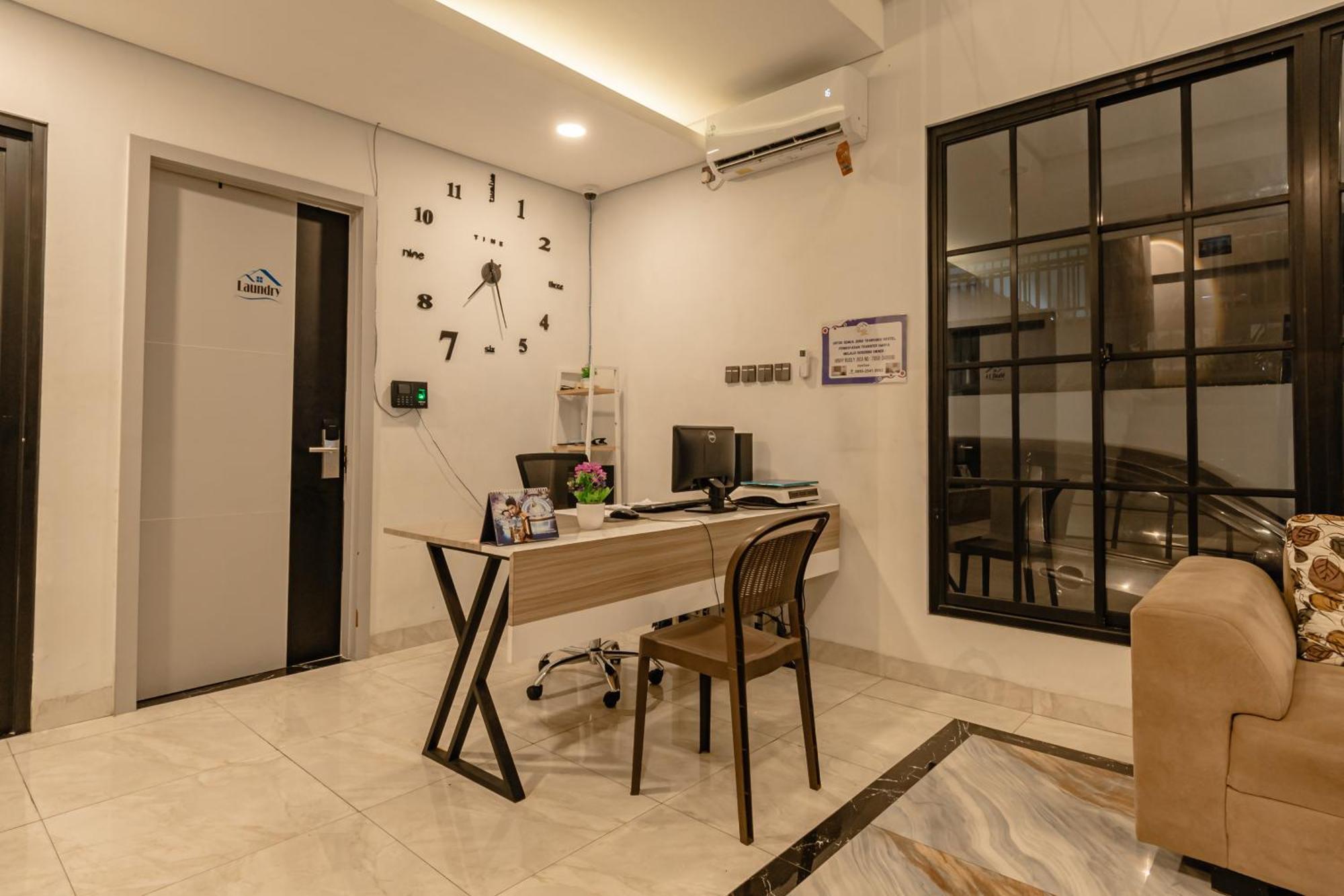 Hotel Monggo Mampir Tanjung Duren By Reccoma Jakarta