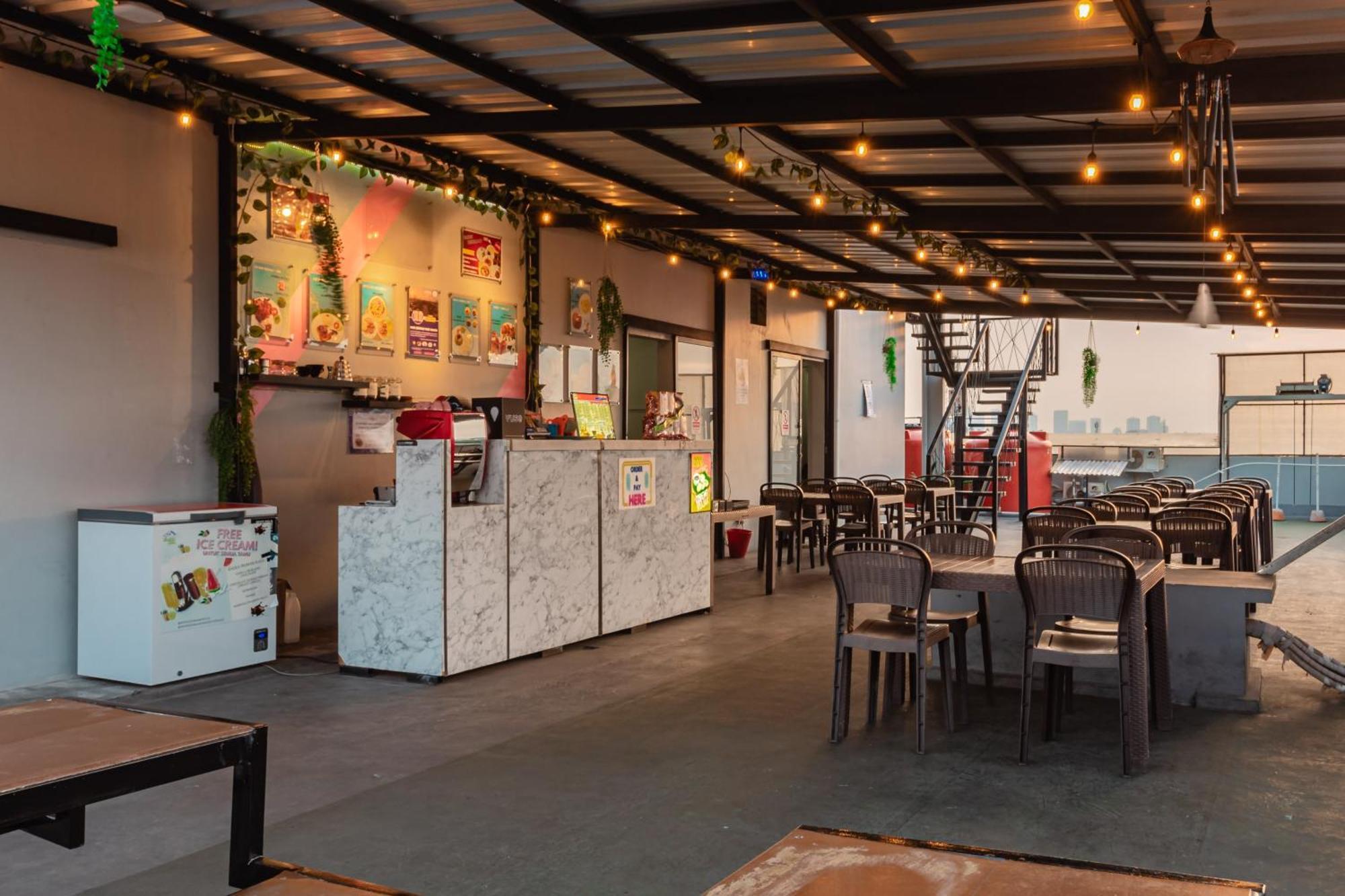 Hotel Monggo Mampir Tanjung Duren By Reccoma Jakarta