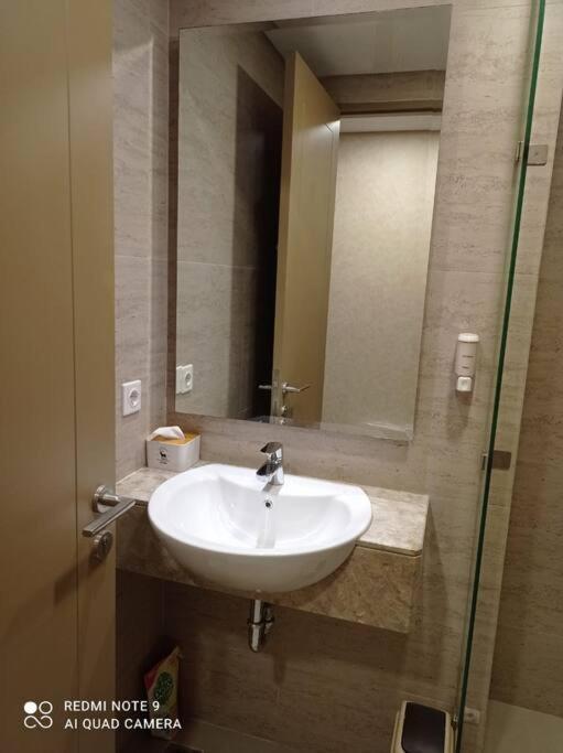 Goldcoast Europe Sofabed Wifi Netflix Apartemen Jakarta