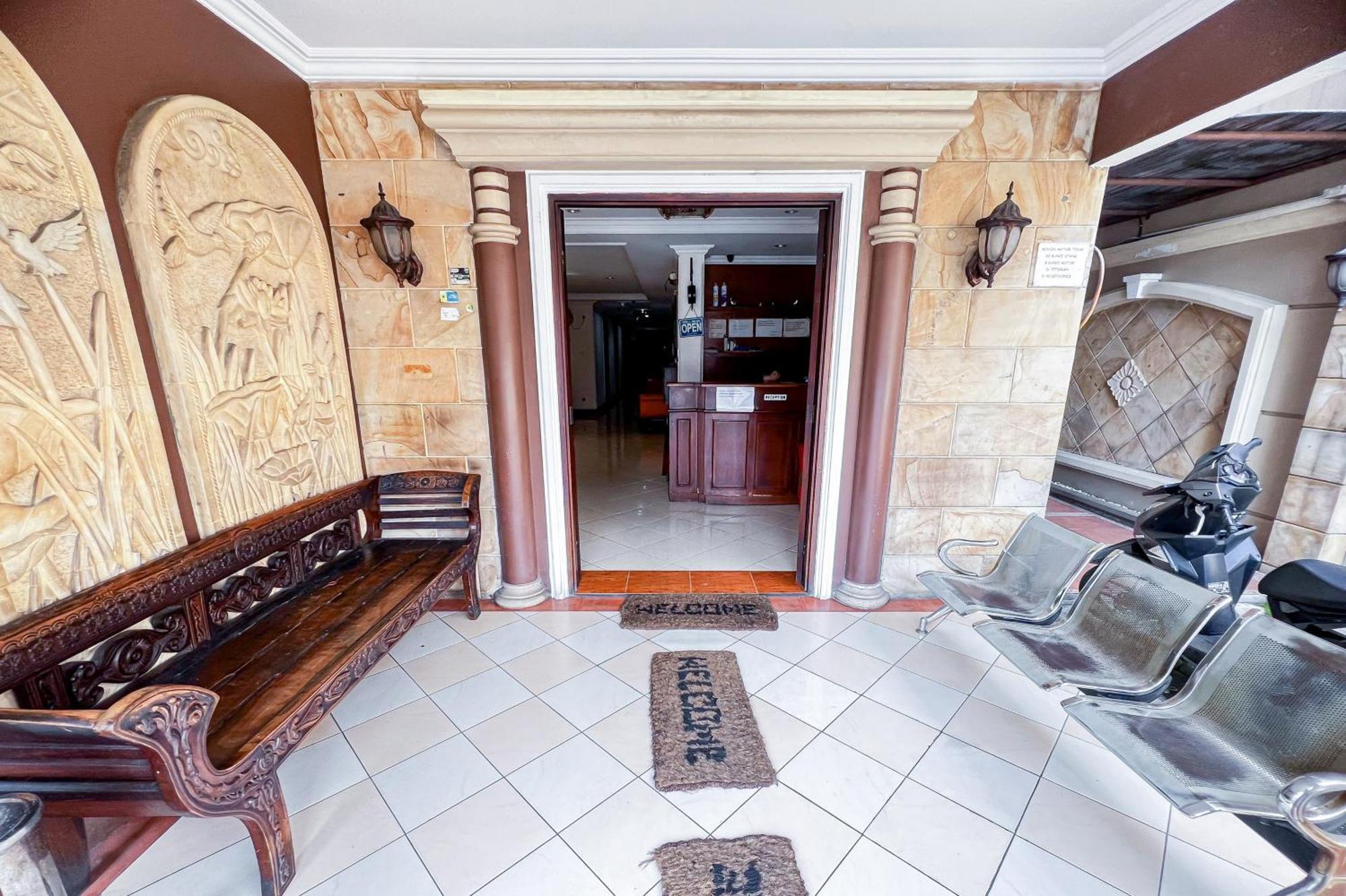 House Of Livina Mitra Reddoorz Hotel