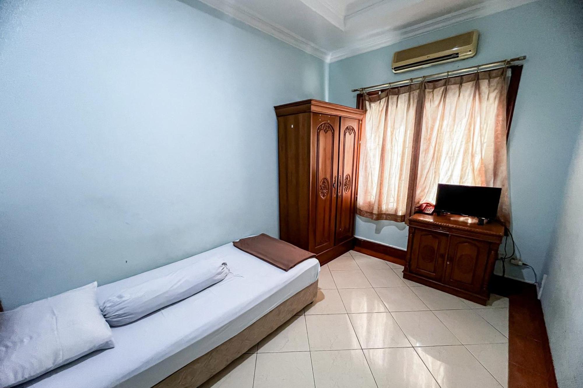 House Of Livina Mitra Reddoorz 2*