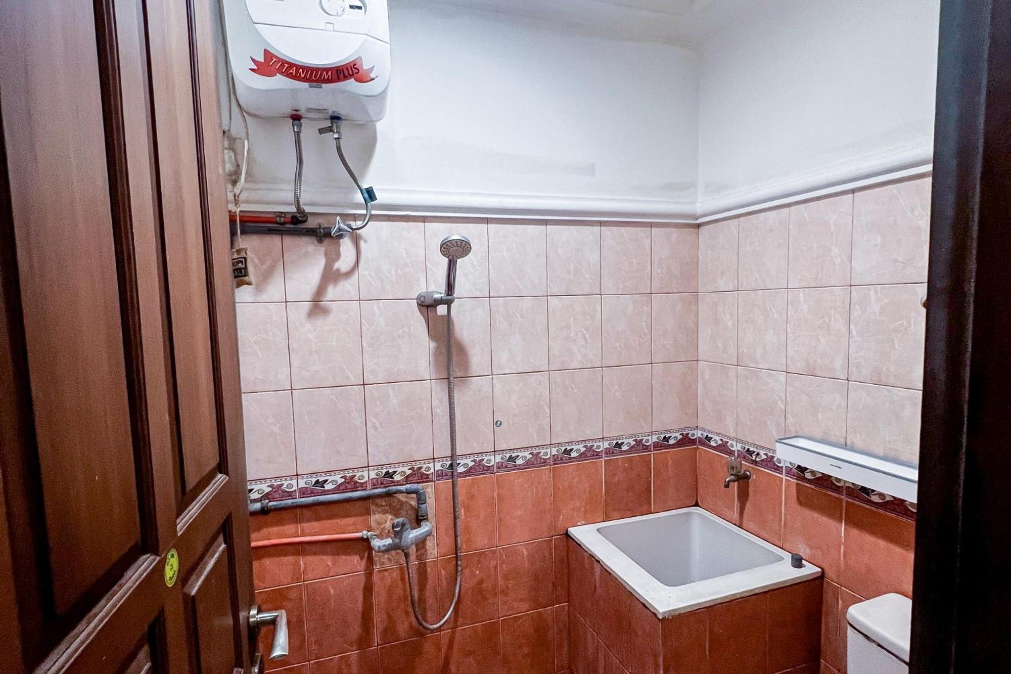 House Of Livina Mitra Reddoorz Hotel