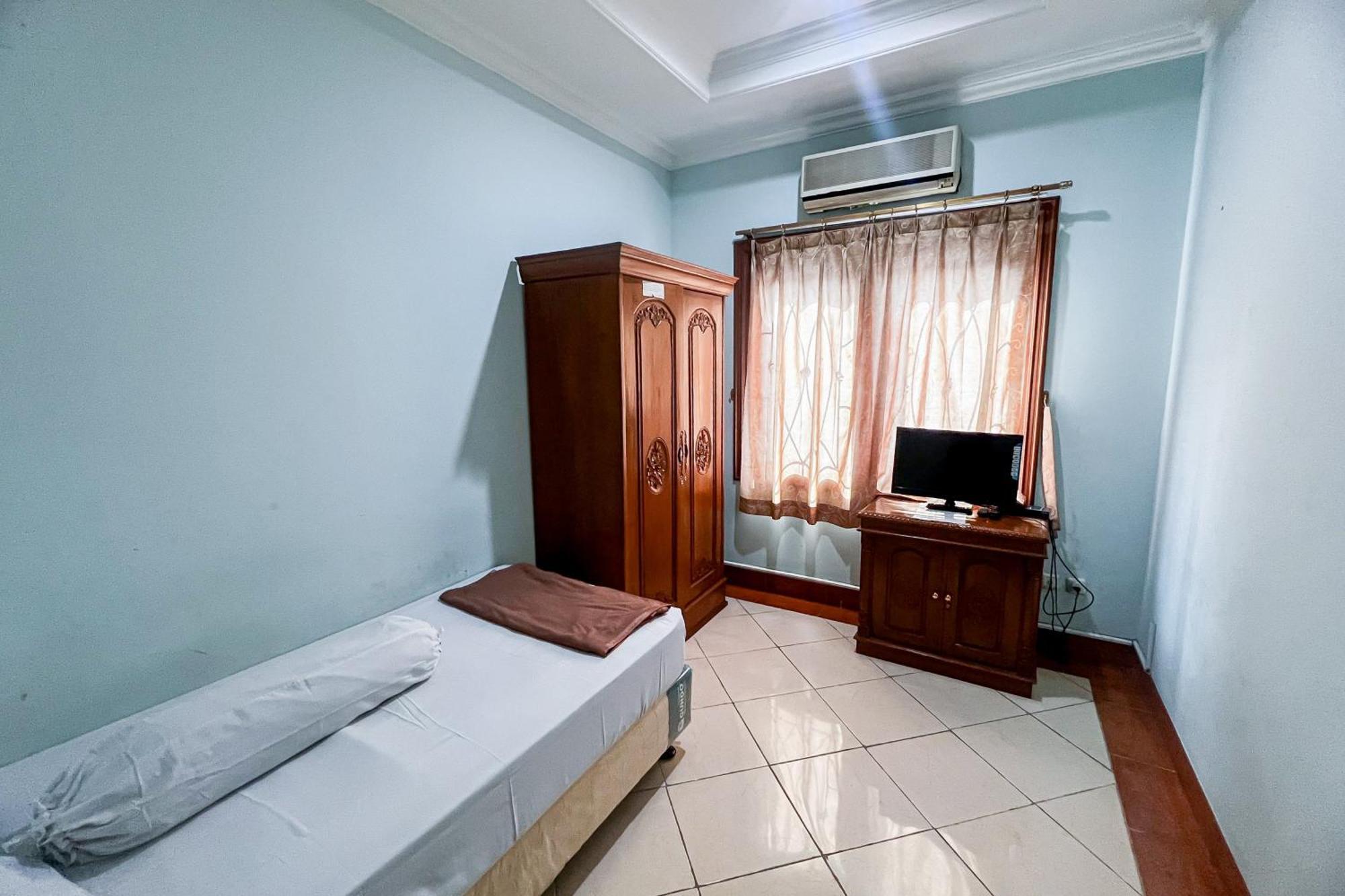 House Of Livina Mitra Reddoorz Hotel 2*