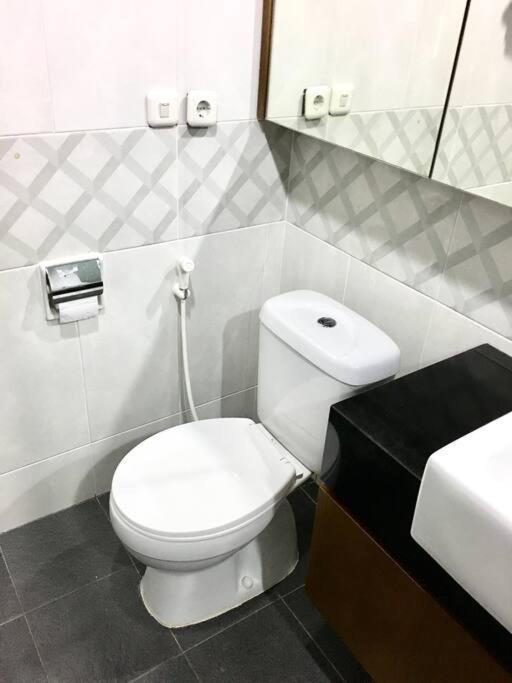 Kemang Stylish 2br Restaurants Prvt Lift Mall Acc