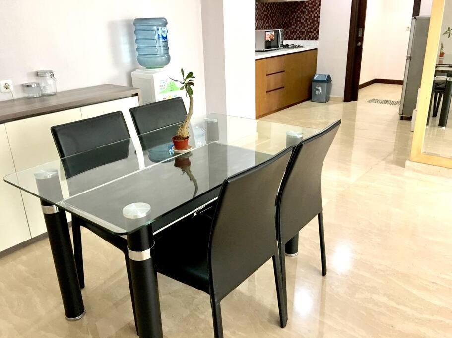 Kemang Stylish 2br Restaurants Prvt Lift Mall Acc Apartment