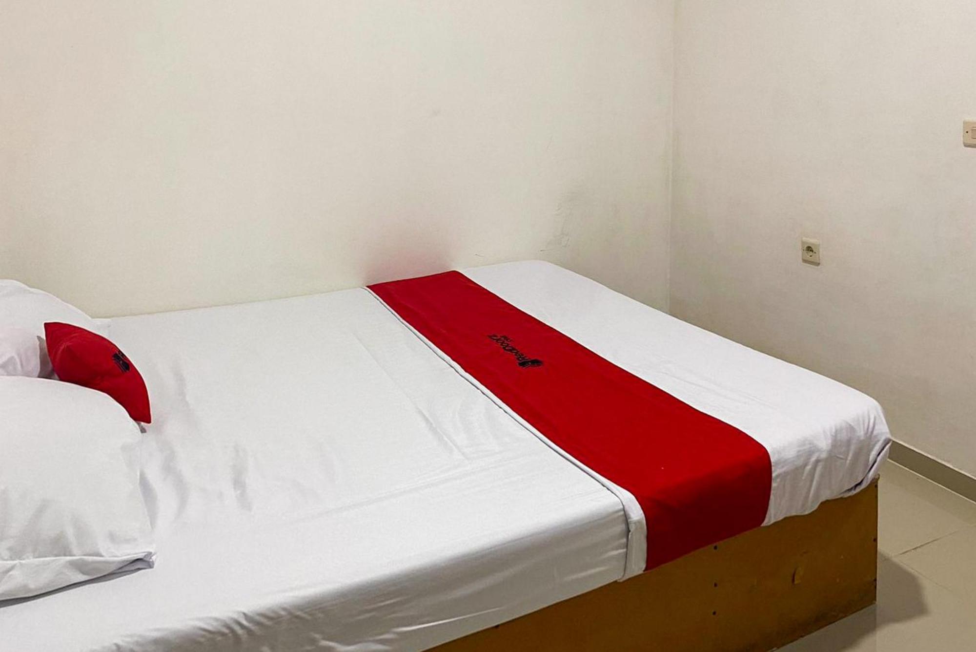 Hotel Reddoorz Near Pasar Baru 4 2*