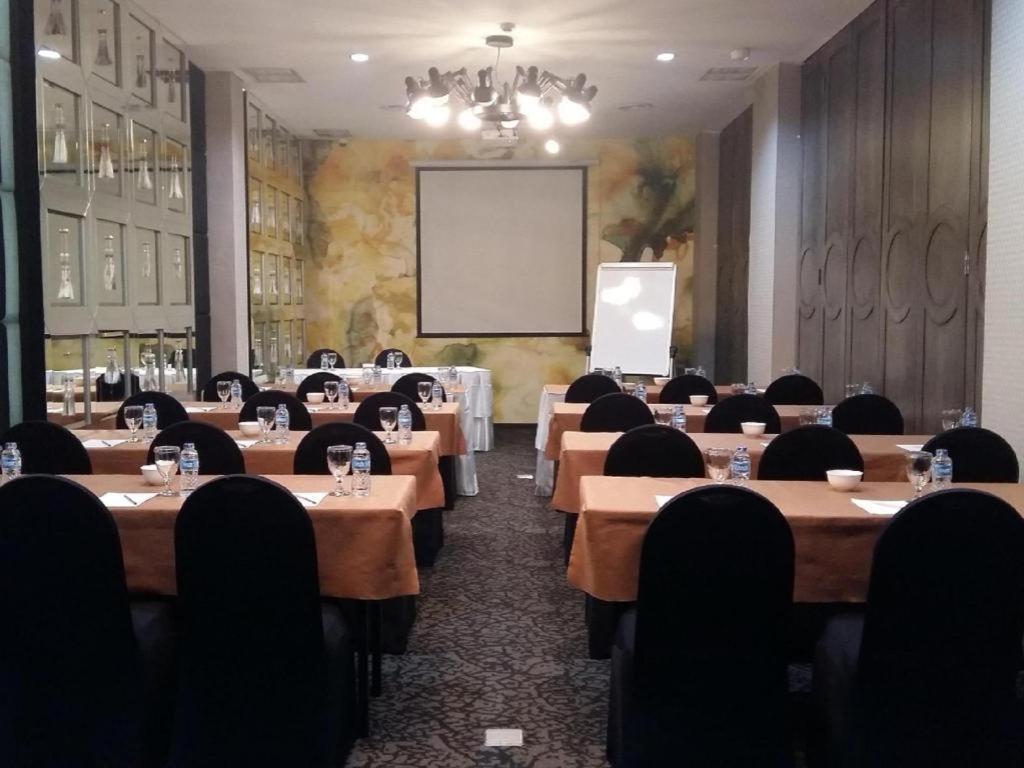 Couleur Cengkareng Hotel