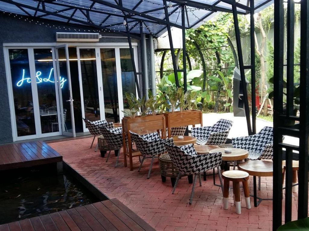 Hotel Couleur Cengkareng 2*