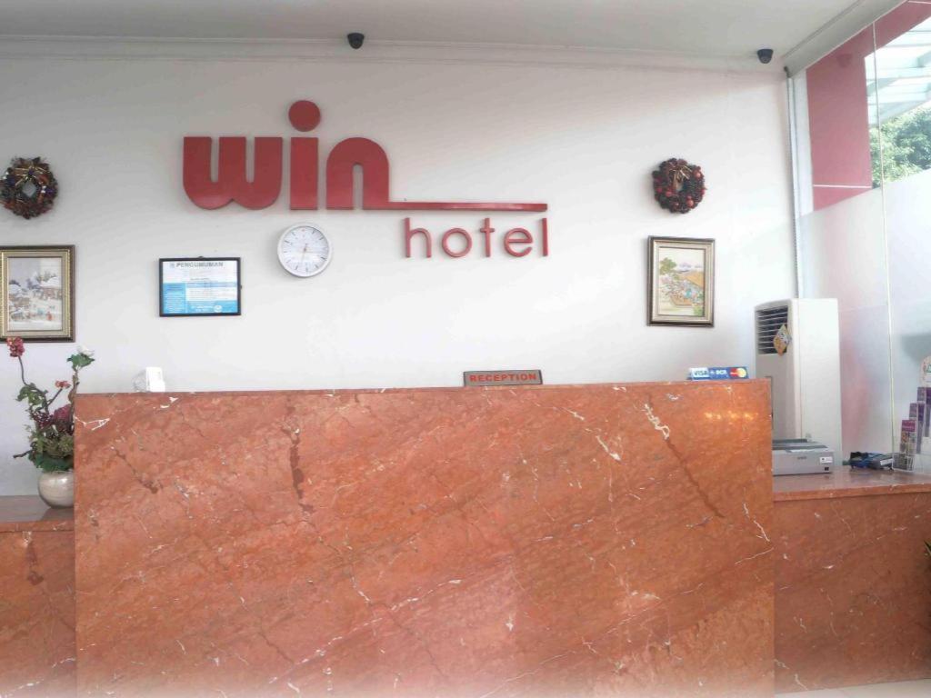 Win Hotel *