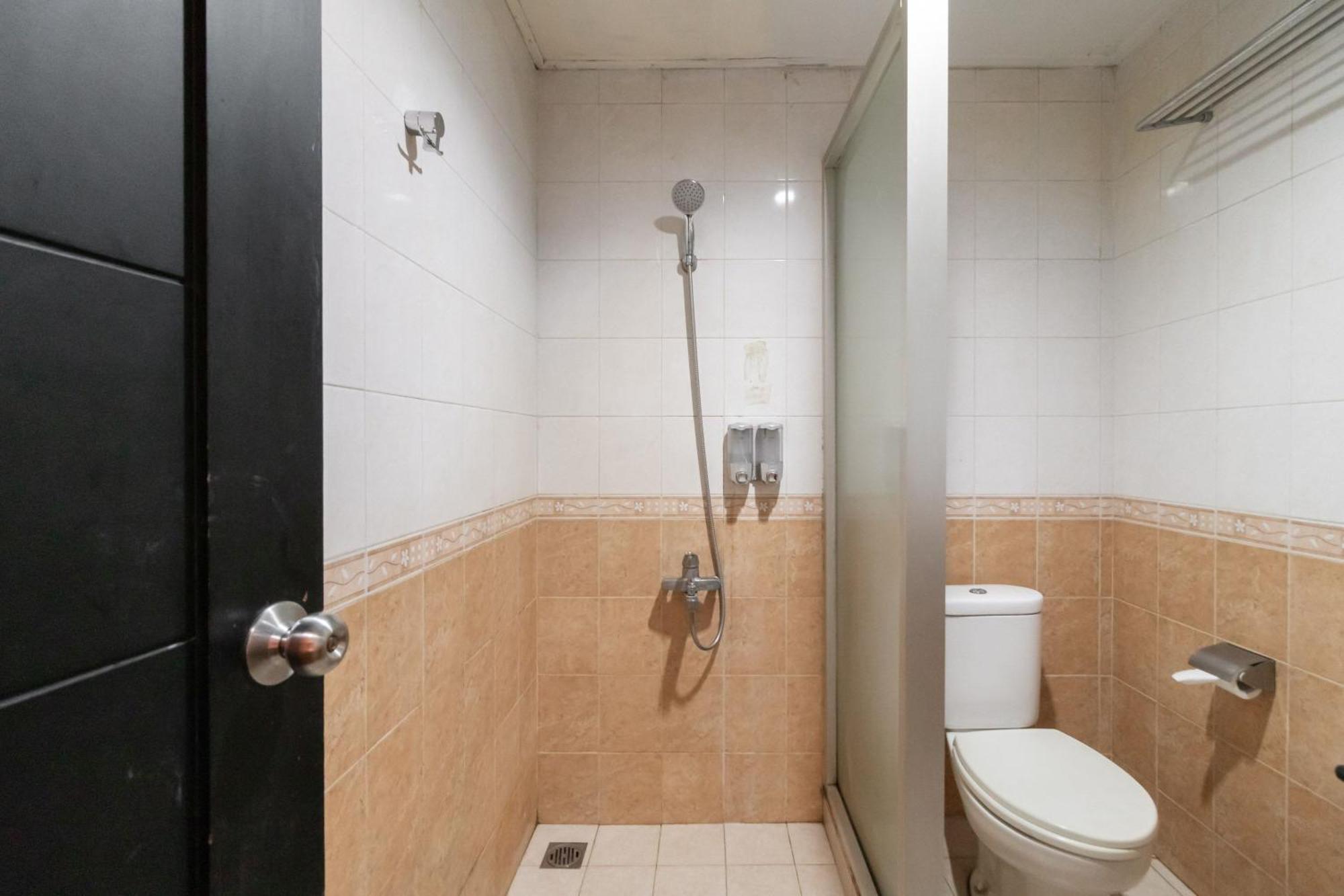 Hotel Reddoorz At Jalan Gunung Sahari 2*