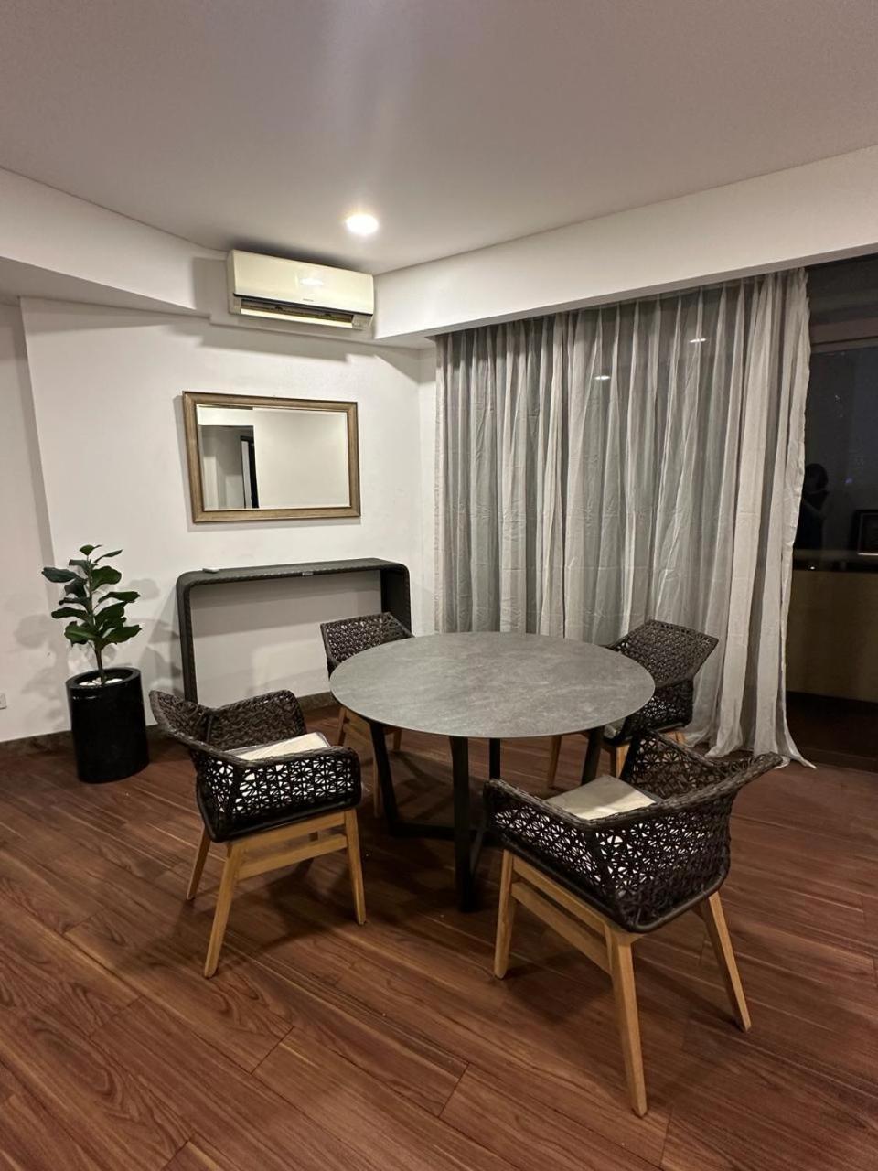 Gin Apartment *