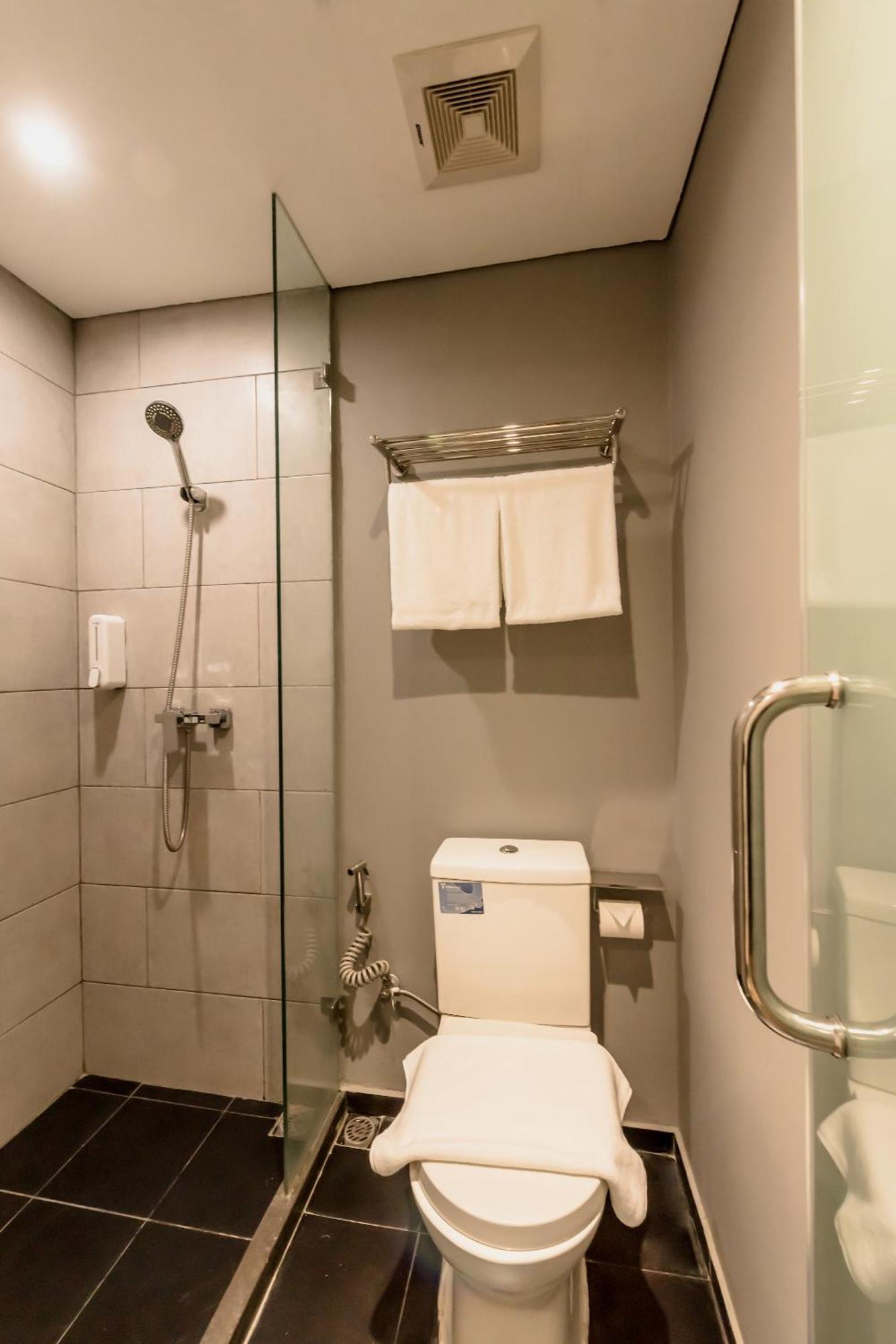 Yellow Bee Tanah Abang Hotel 3*