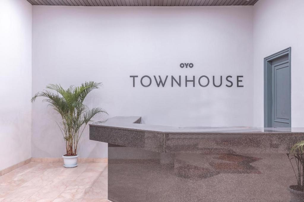 Oyo Townhouse 2 Gunung Sahari
