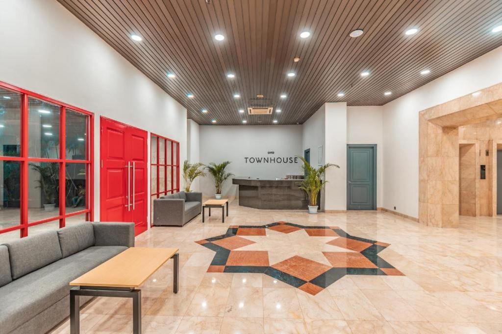 Oyo Townhouse 2 Gunung Sahari Hotel 3*