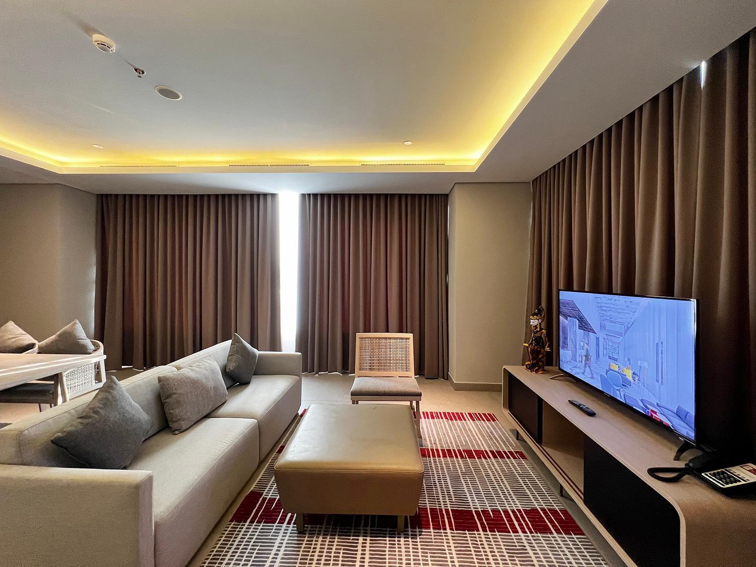 Khách sạn hẻo lánh Ra Simatupang 5*