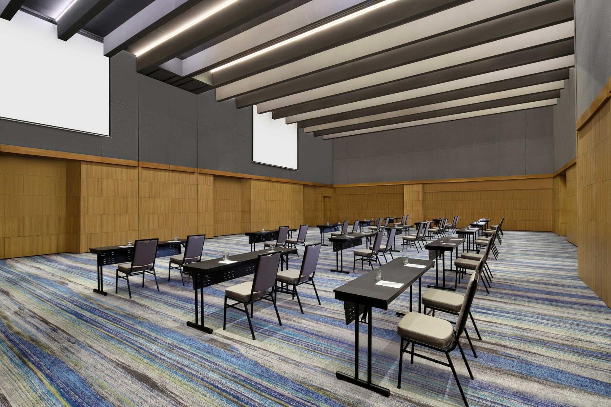 Aloft South Hotel