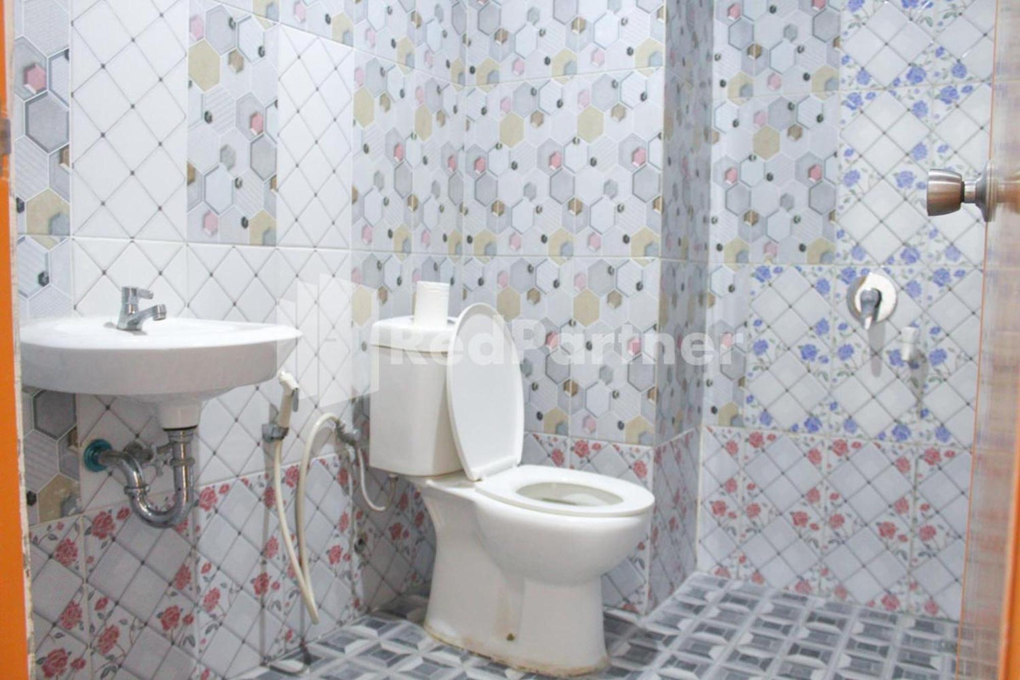 Brahma Mitra Reddoorz Hotel 2*