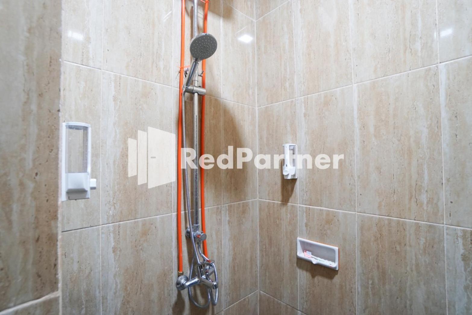 Roemah Tebet Mitra Reddoorz Khách sạn 2*