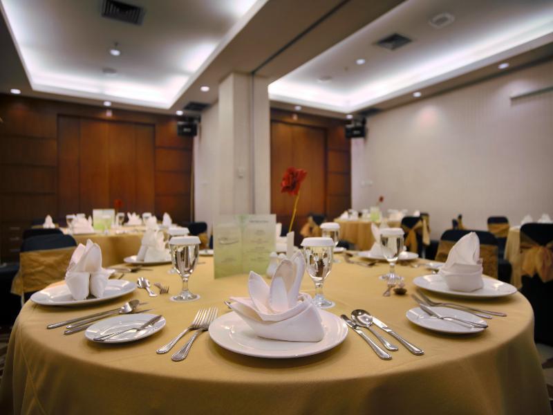 Royal Palm Hotel&conference Center Cengkareng 4*
