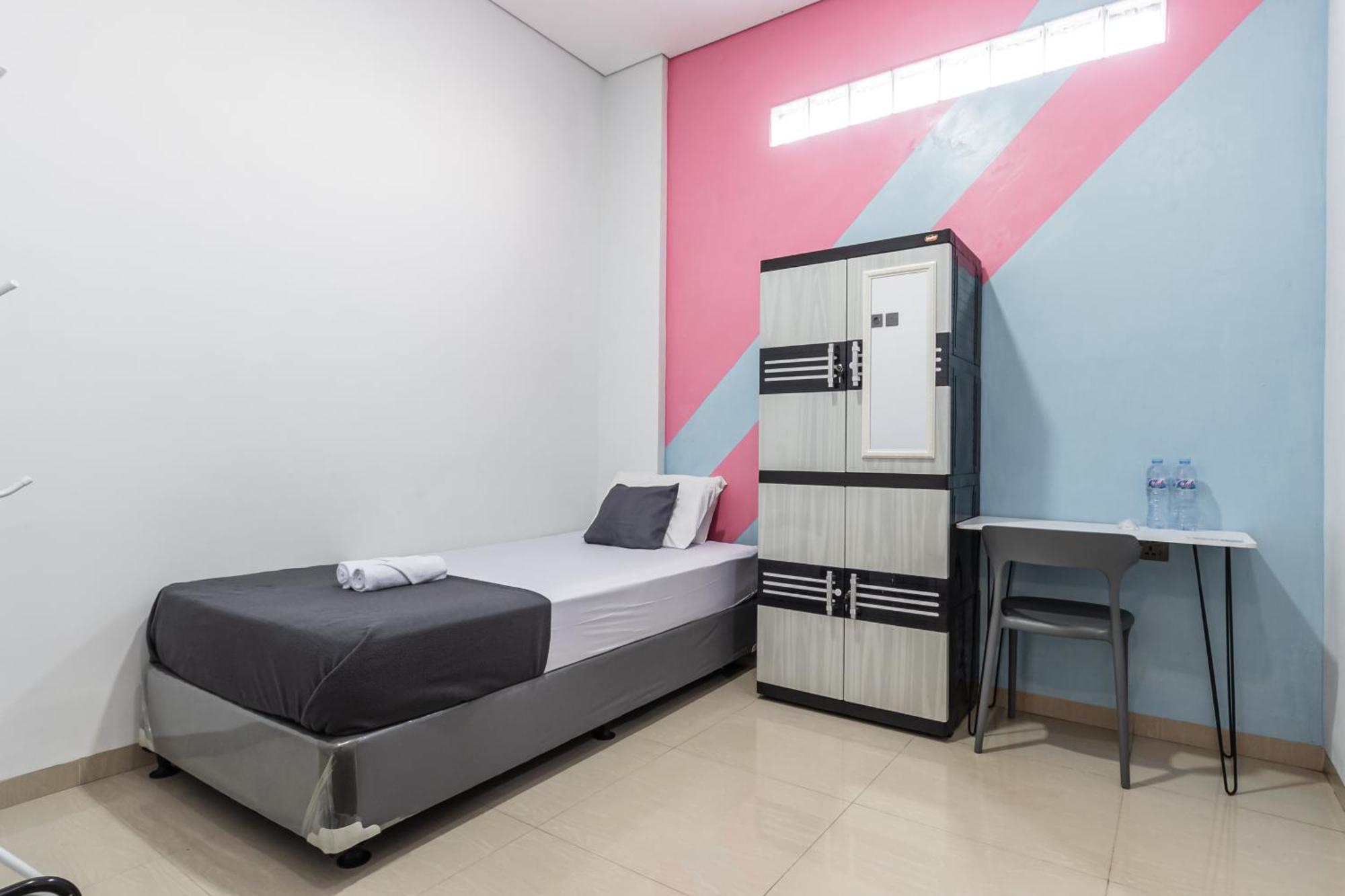 Hotel Monggo Mampir Tanjung Duren By Reccoma Jakarta