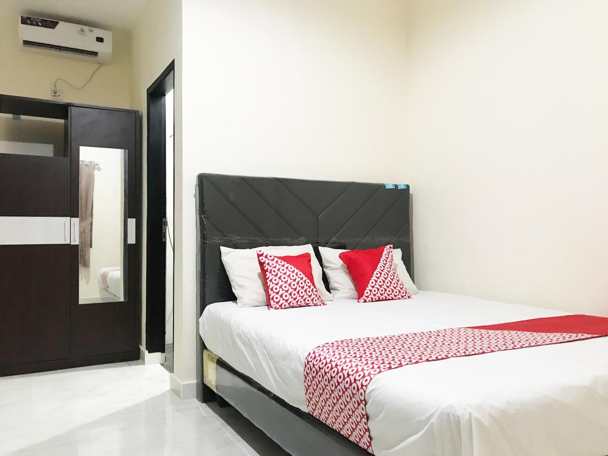 Oyo Life 2794 Kost Al Barokah 3 Hotel 3*