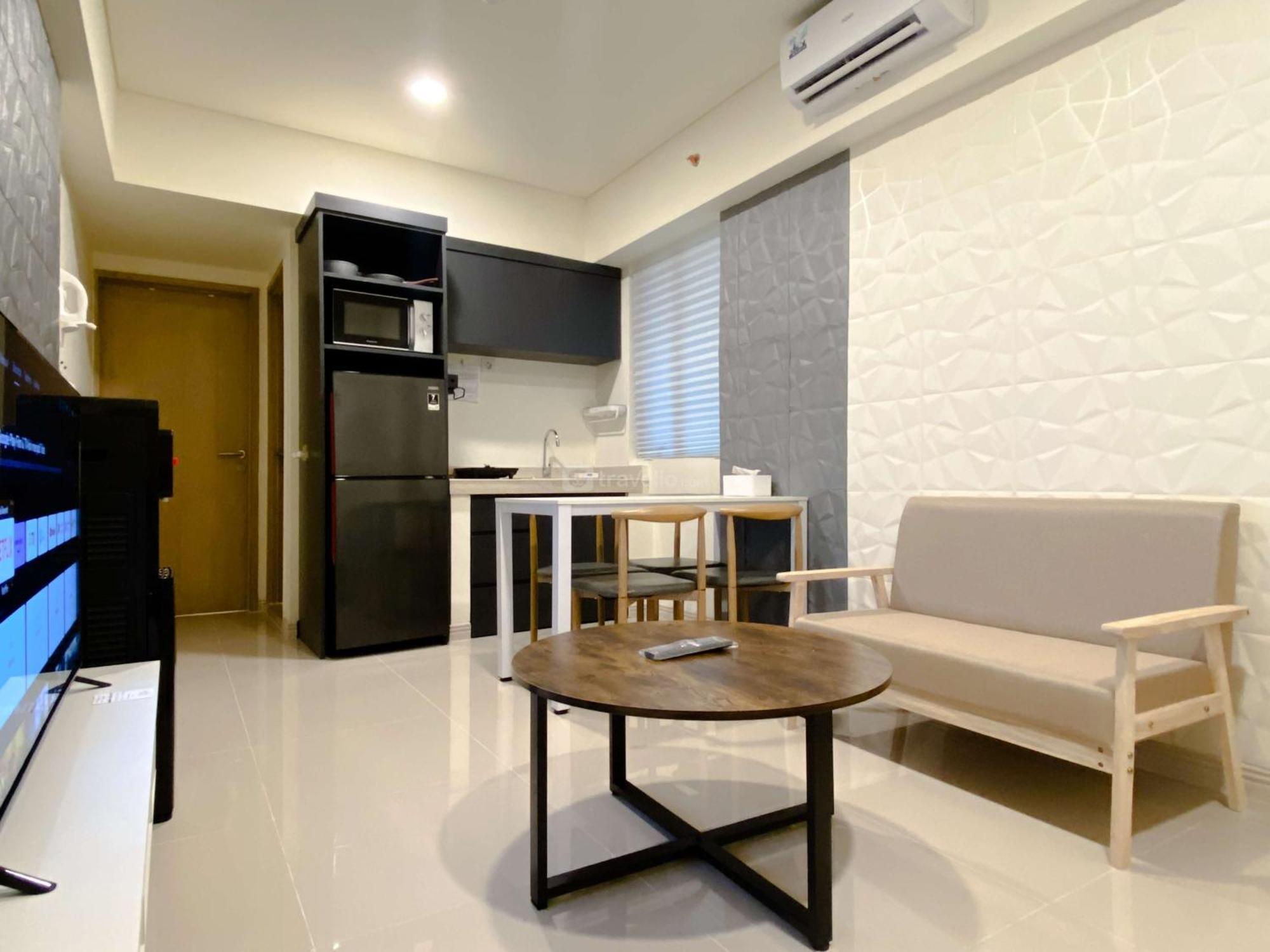 Restful And Modern Look 2br At Meikarta By Travelio Jakarta