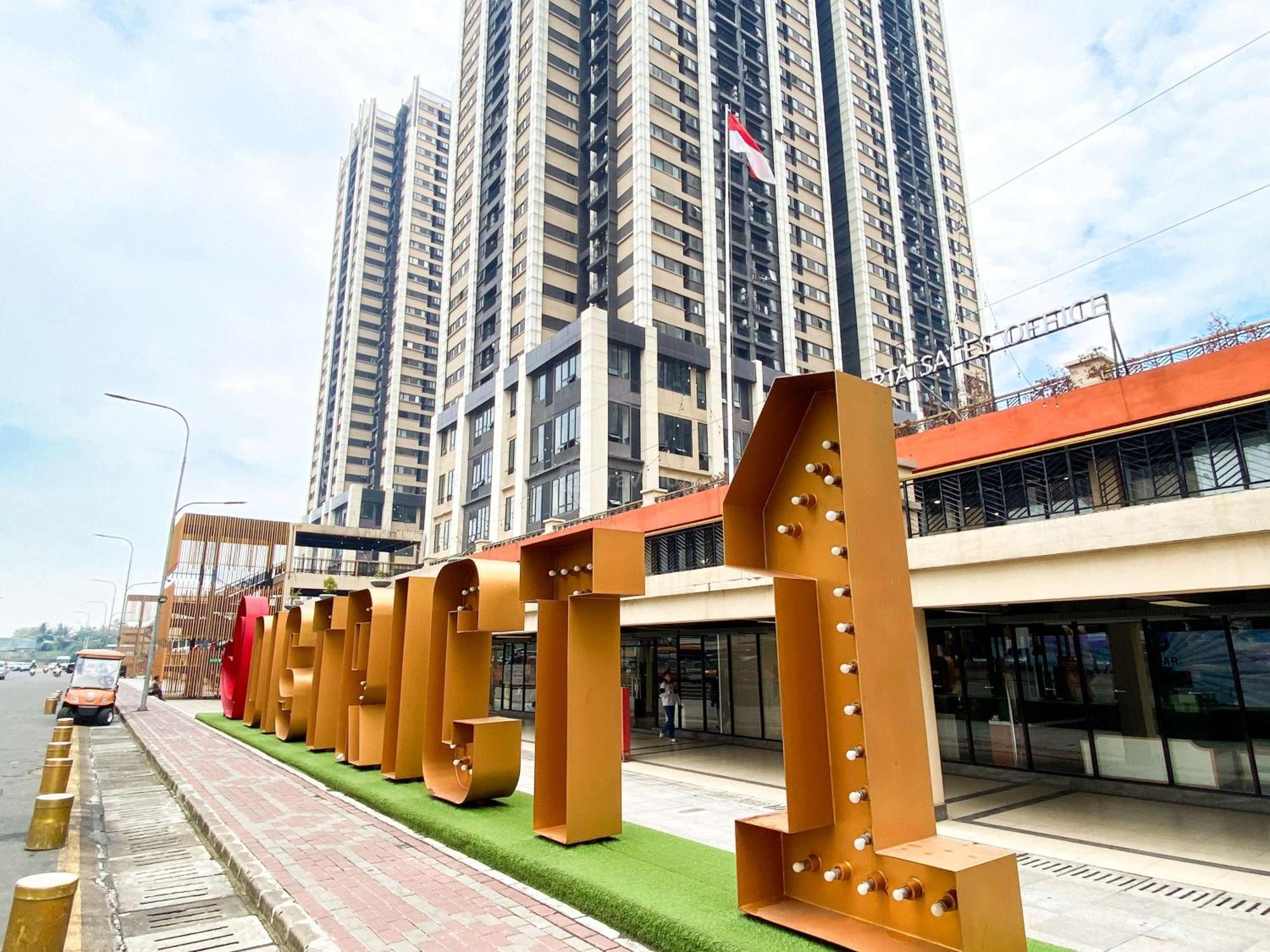 Restful And Modern Look 2br At Meikarta By Travelio