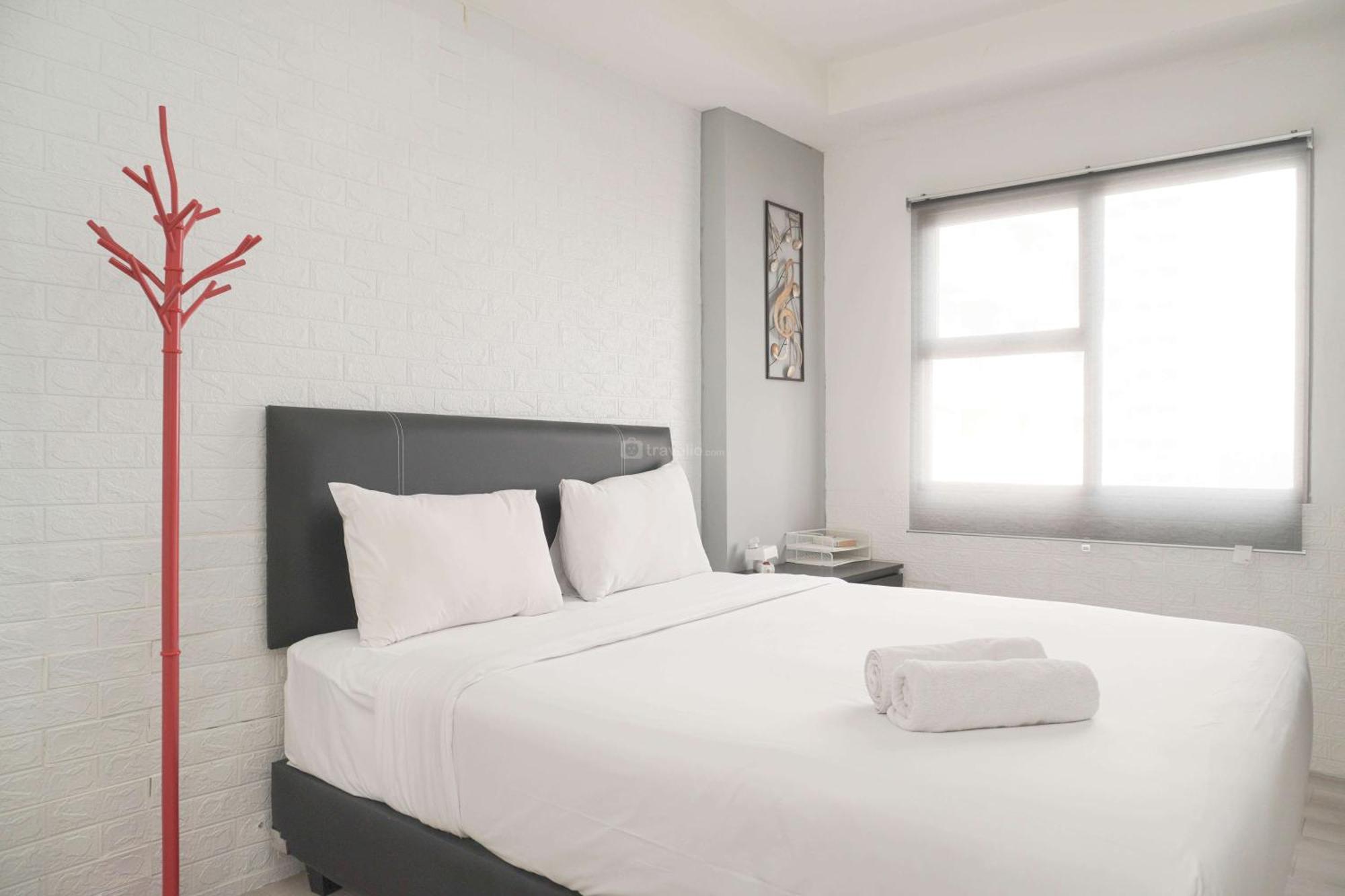 Minimalist And Cozy Living 1br Belmont Puri By Travelio Apartment Jakarta