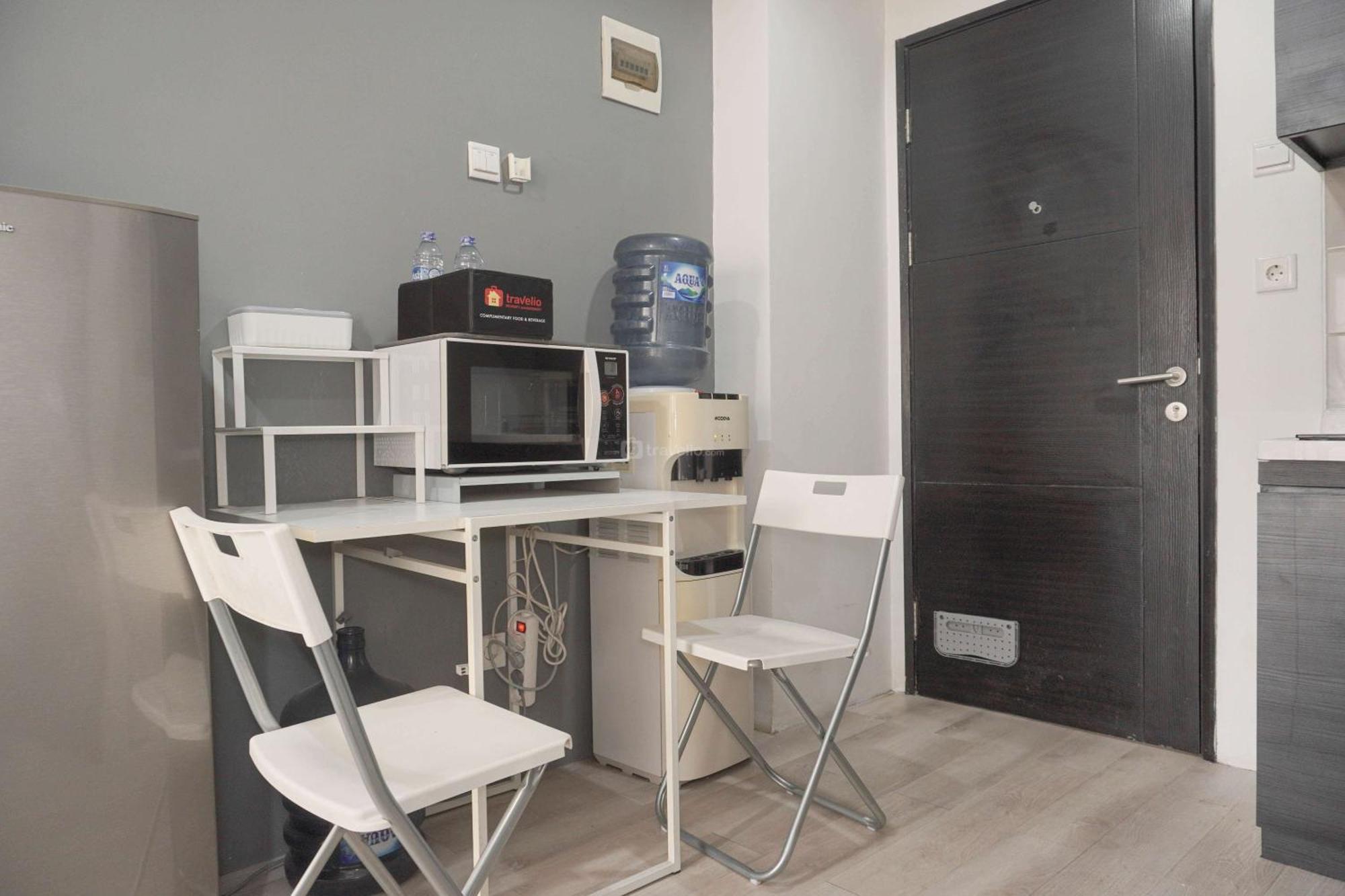 Minimalist And Cozy Living 1br Belmont Puri By Travelio