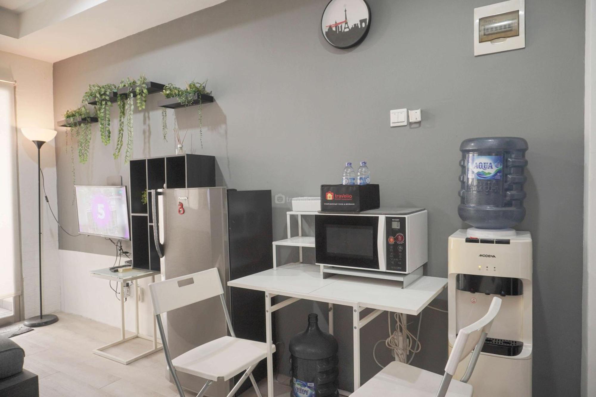 Minimalist And Cozy Living 1br Belmont Puri By Travelio *