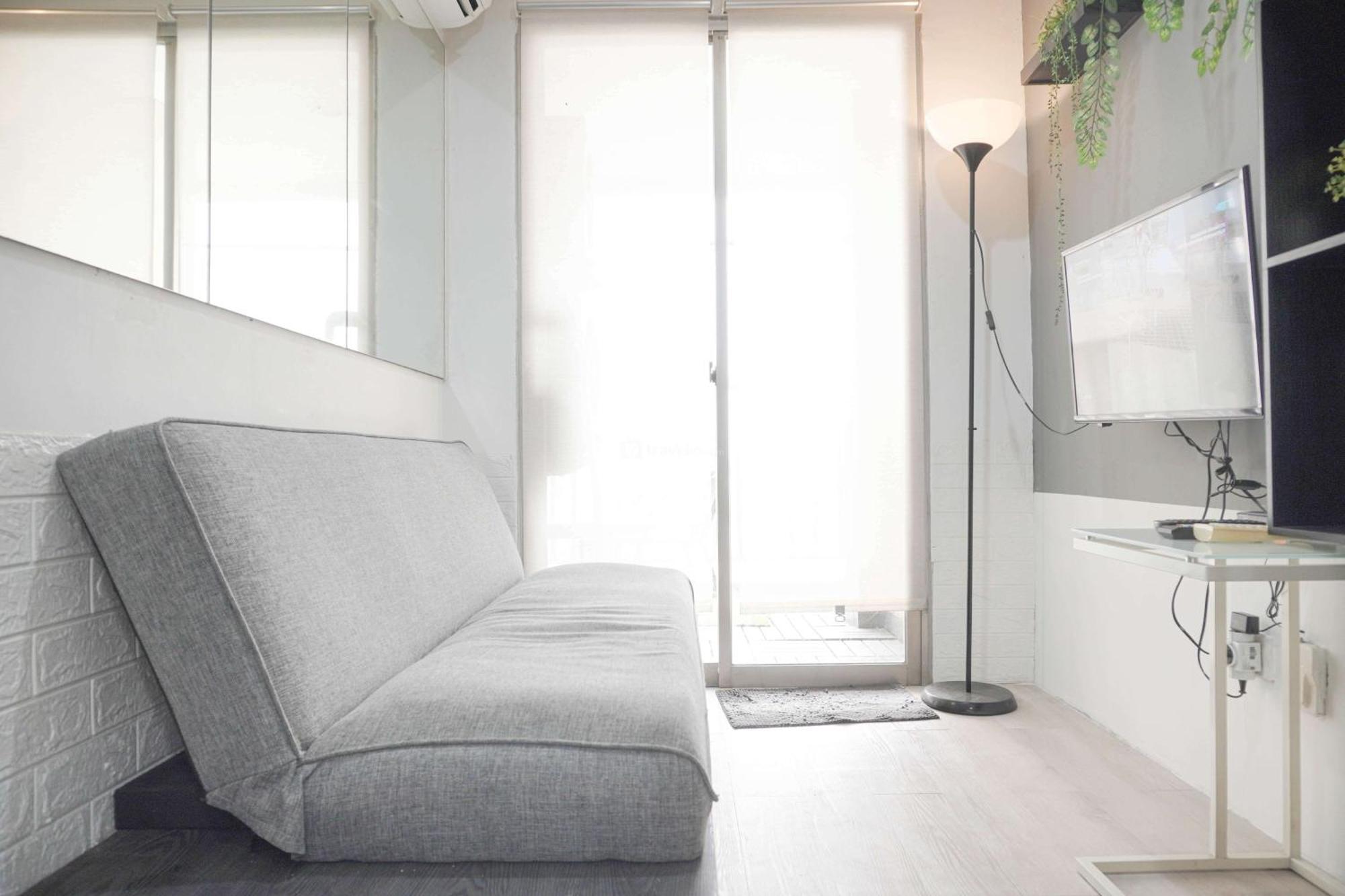 Minimalist And Cozy Living 1br Belmont Puri By Travelio Apartment *