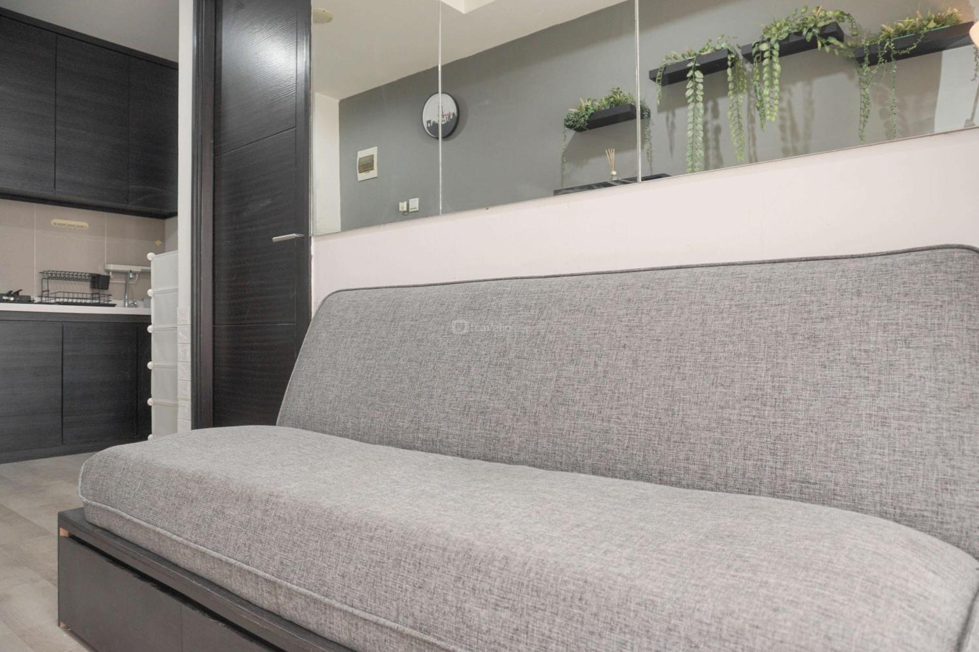 Minimalist And Cozy Living 1br Belmont Puri By Travelio