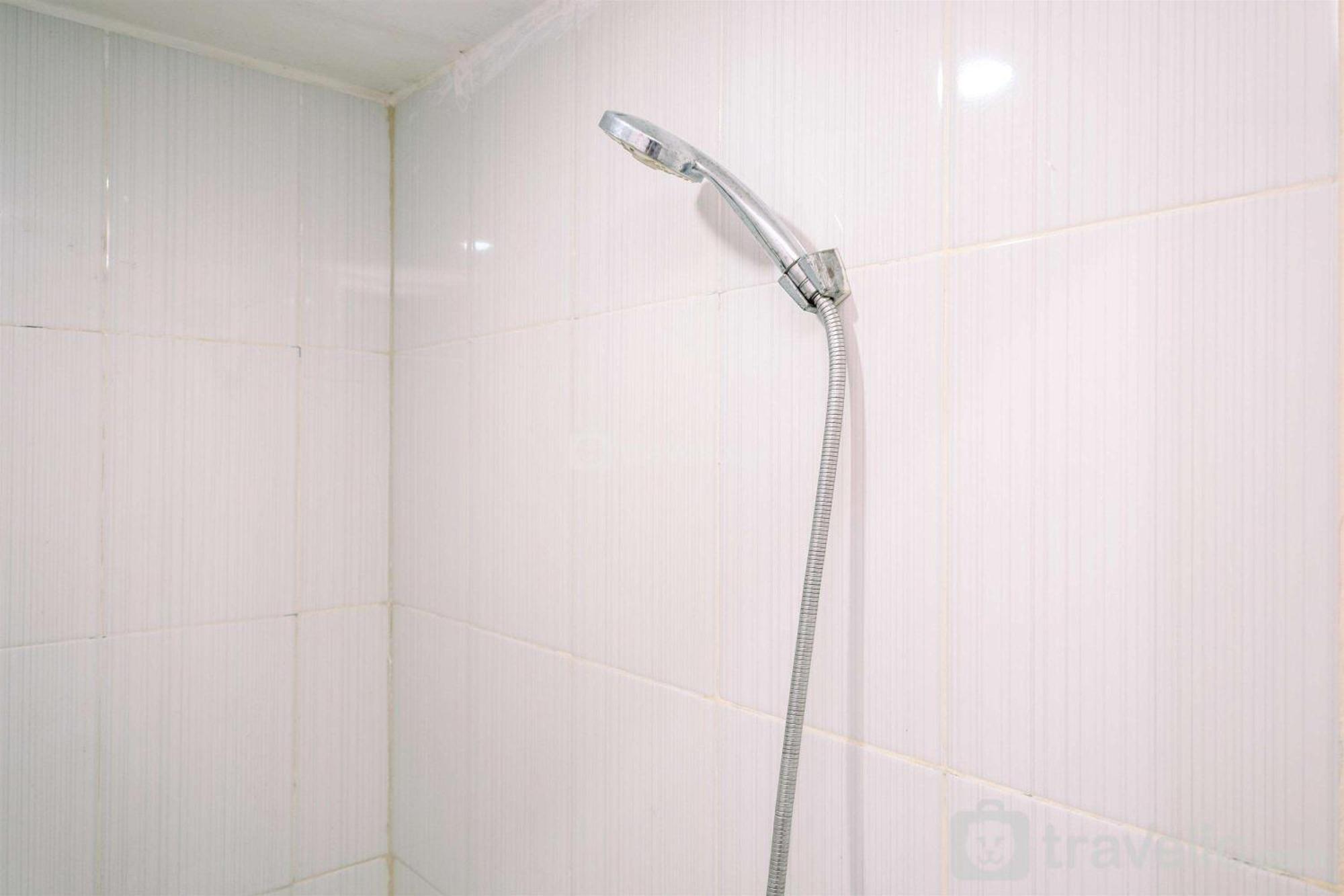 And Modern 1br Pramuka By Travelio Apartment
