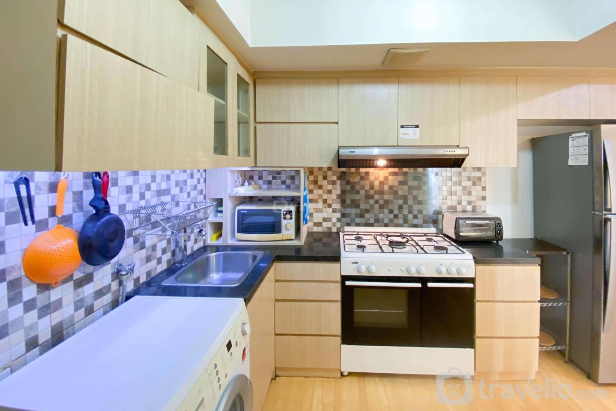 Cozy And Modern Look 2br The Wave Kuningan By Travelio Jakarta