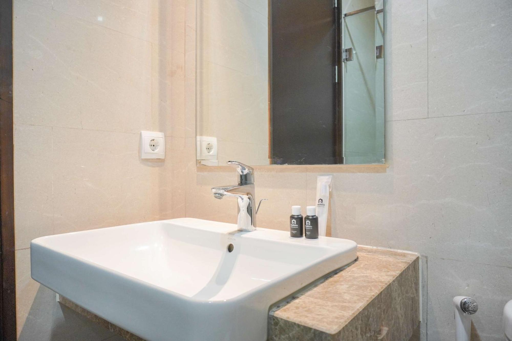 Strategic And Comfy Menteng Park By Travelio Apartment Jakarta