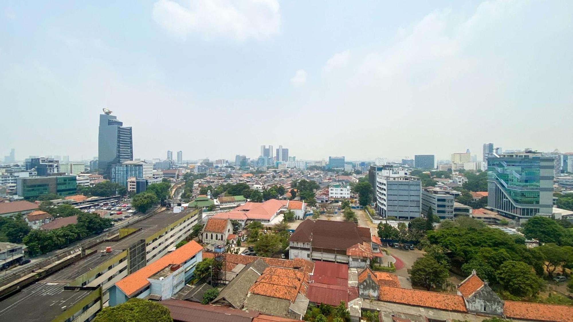 Apartment Warm And At Menteng Park By Travelio