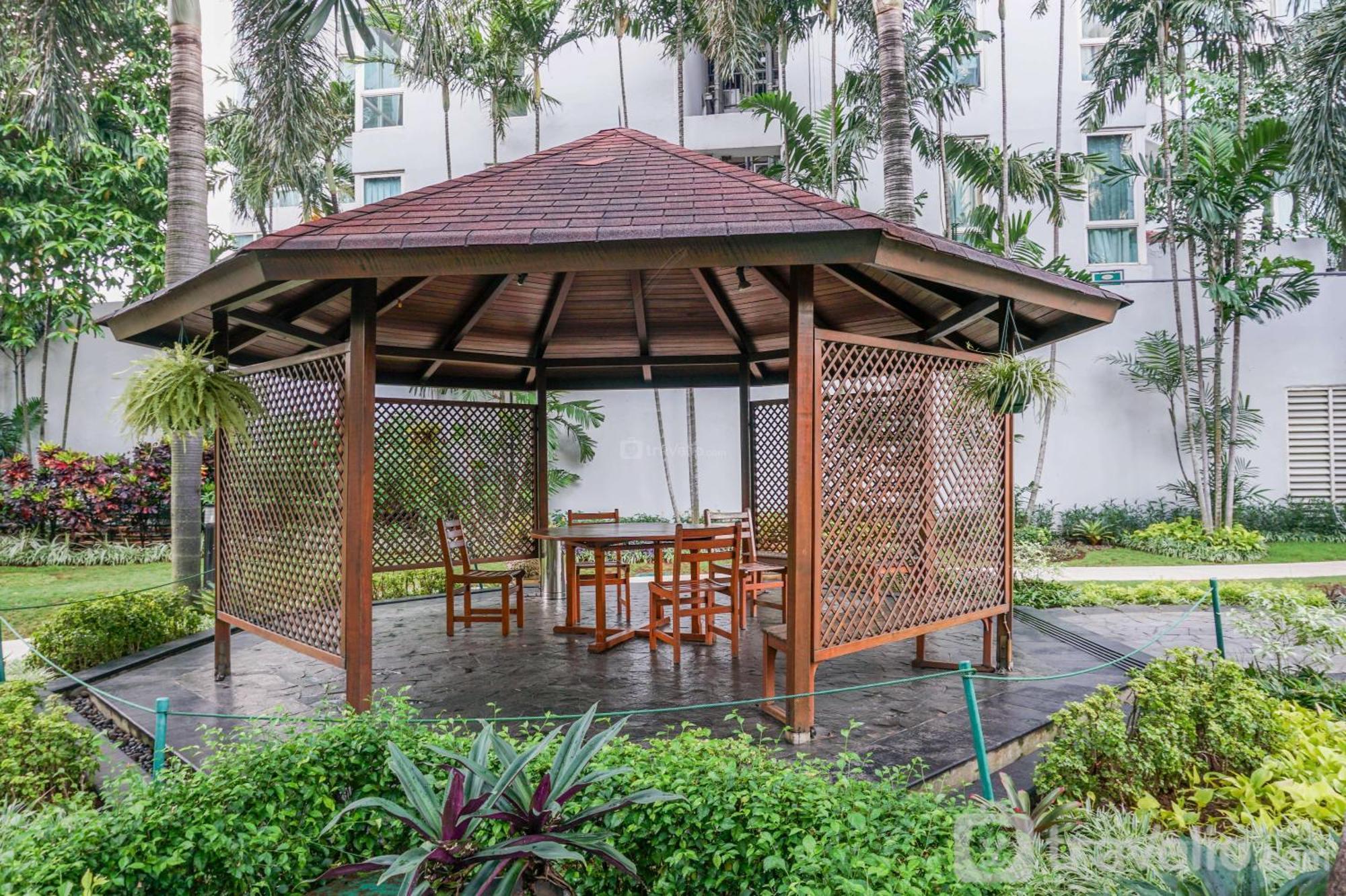 Elegant And Homey 2br At Puri Casablanca By Travelio Jakarta