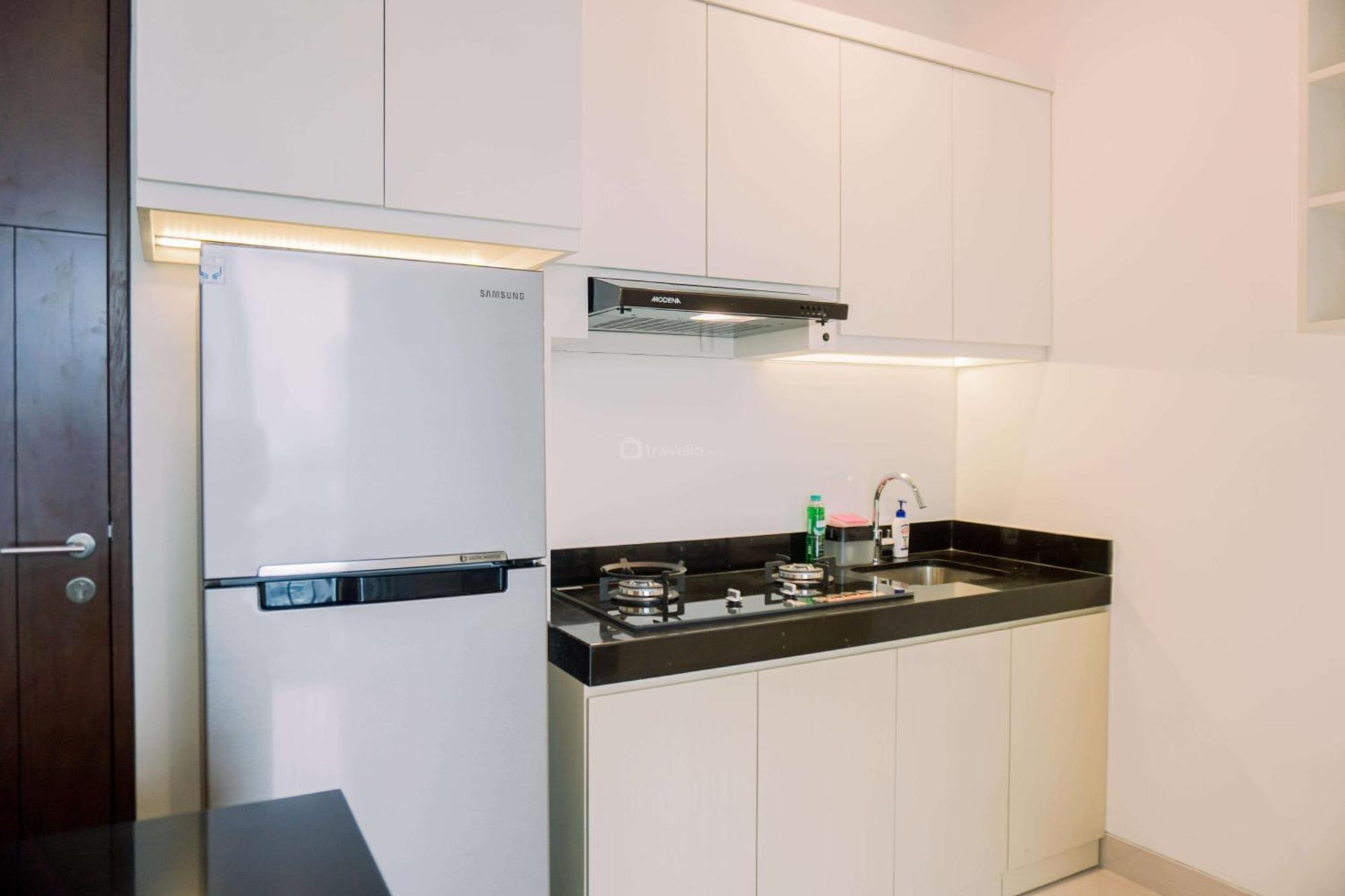 Spacious And Warm 2br At Ciputra World 2 By Travelio Jakarta
