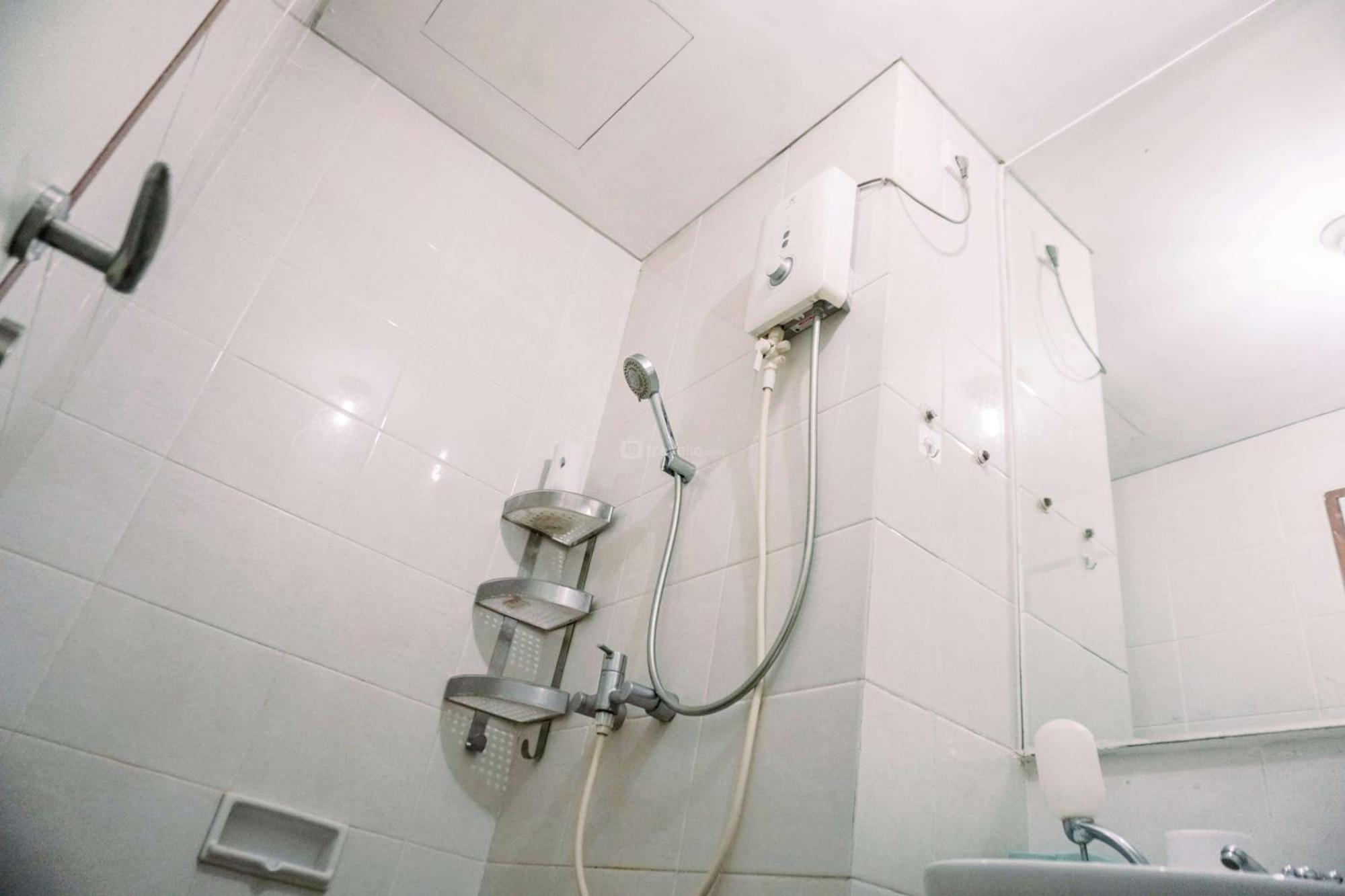 Modern Look 1br Bay By Travelio * Jakarta