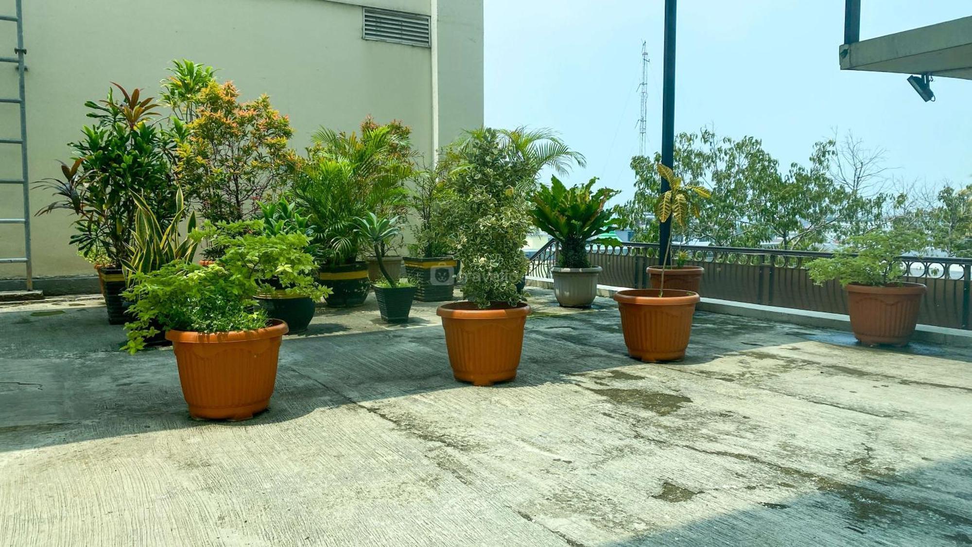 Modern And Homey 2br At Mt Haryono Square By Travelio * Jakarta