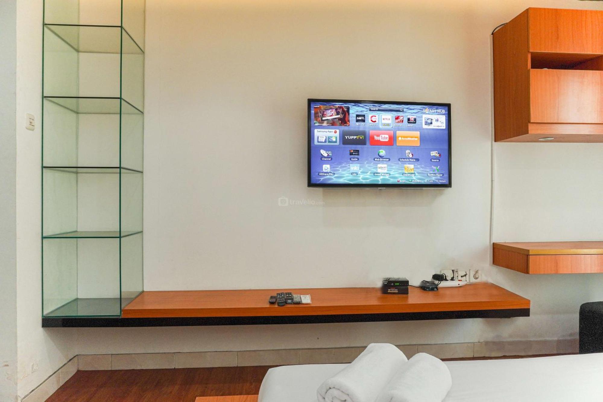 Good And Comfortable 1br The Boulevard By Travelio * Jakarta