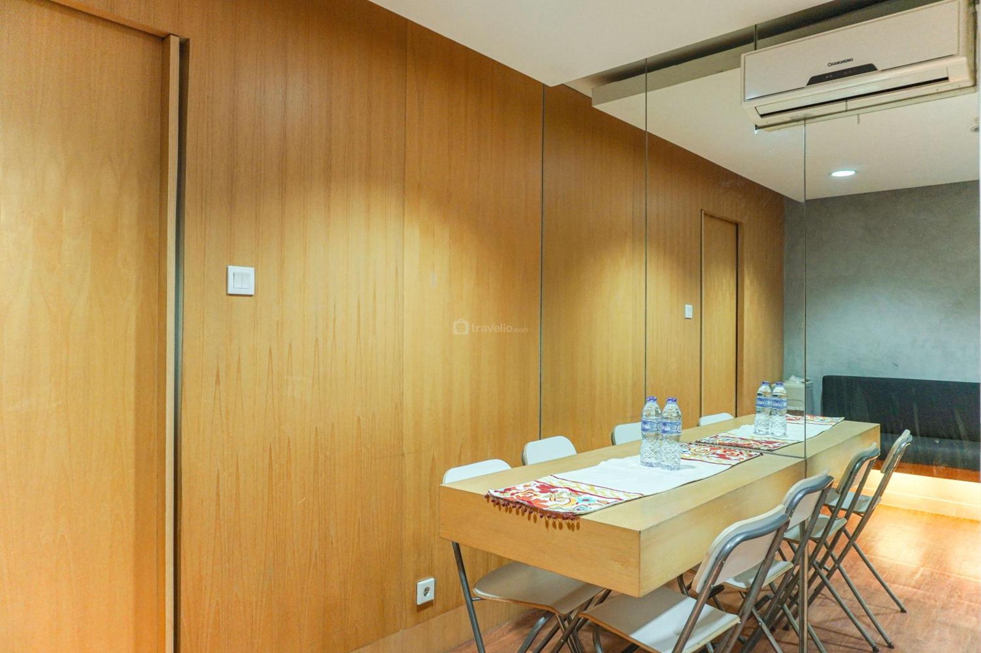 Good And Comfortable 1br The Boulevard By Travelio * Jakarta